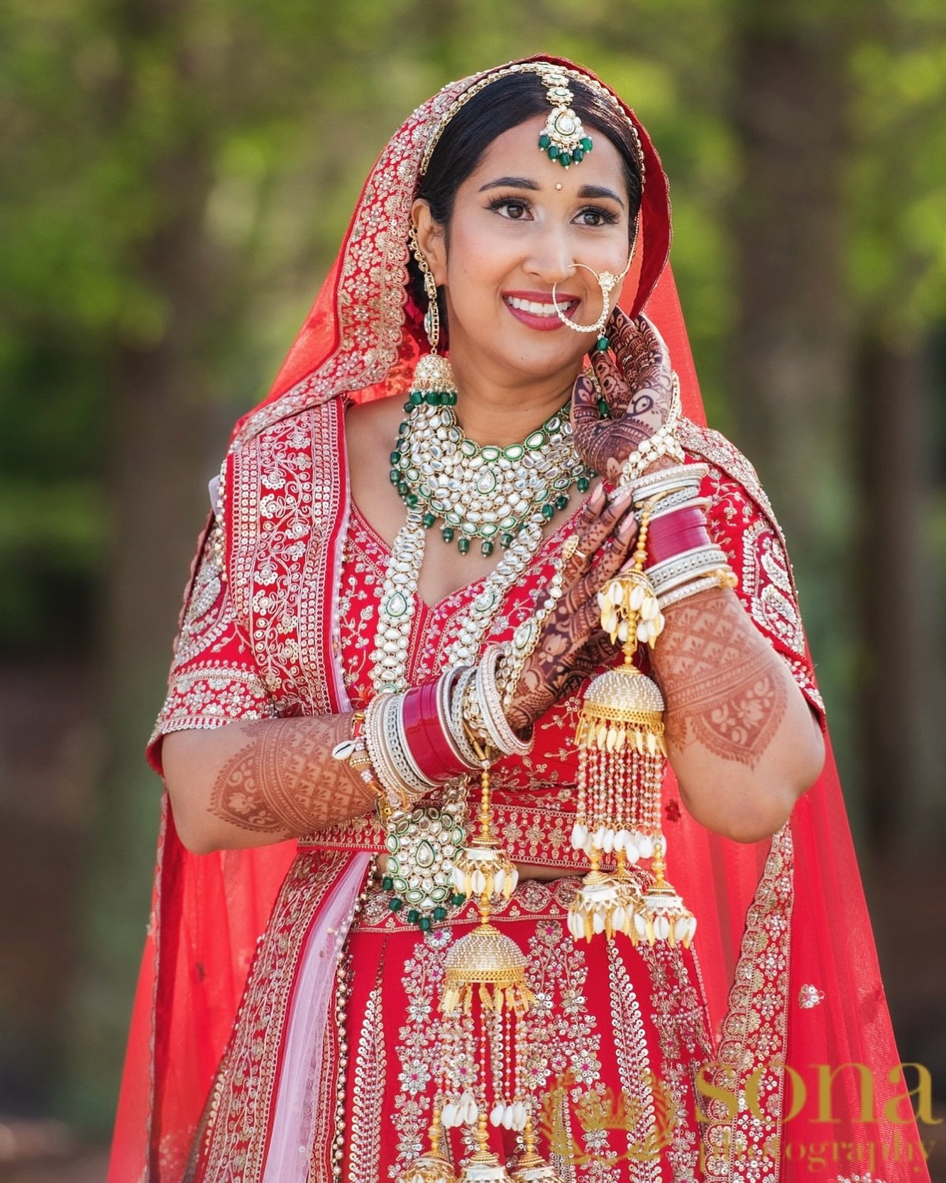 ✨ V R I T T I ✨

Bride : @vritti_g 
Bridal Henna : @amritahenna 
Wedding Planners : @elite.dream.creations 
Photography : @sonaphotography 
Videography : @riantfilms 
HMU : @michelereneethestudio 
Catering : @khasiyatorlando 
Location : @signiaorland