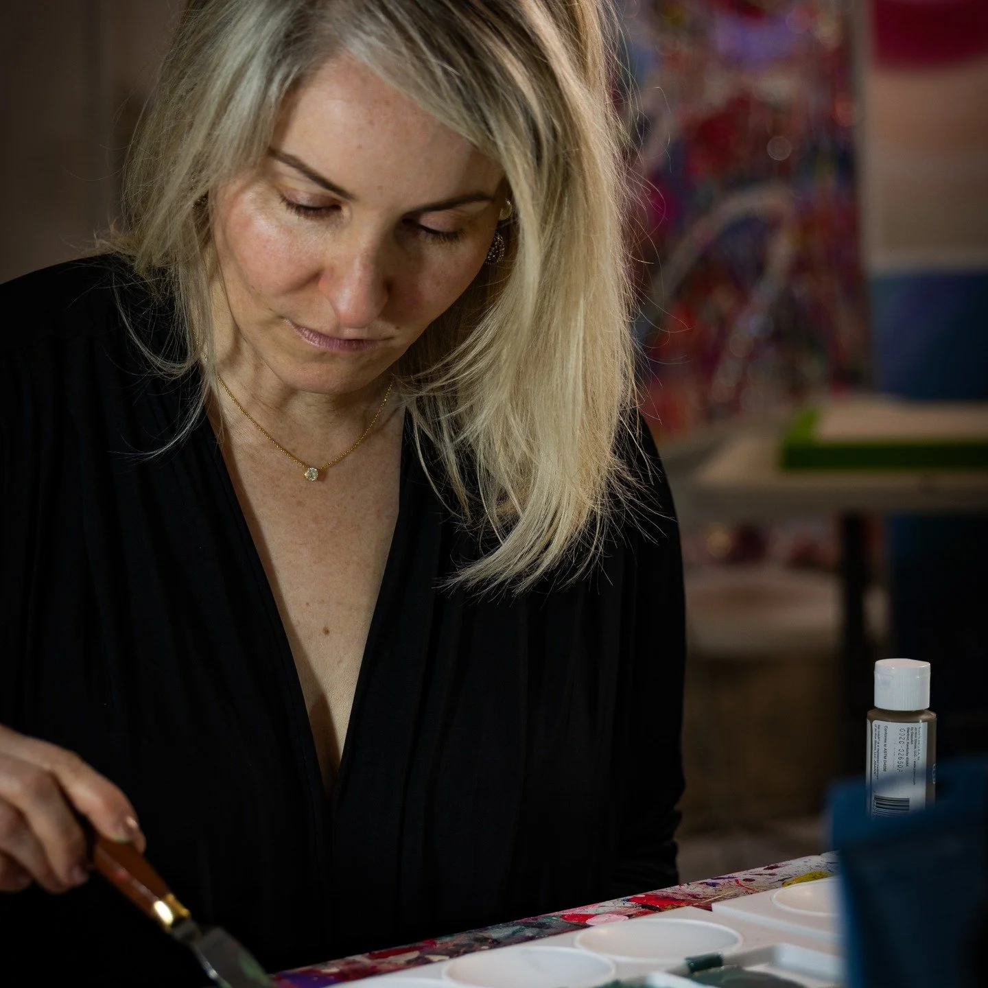 Somewhere between brushstrokes and camera clicks, something real happened.

A few weeks ago, photographer David Otwell of @davidotwellphotography joined me in my studio to document me painting. I had no makeup and no Instagram performance. Just the q