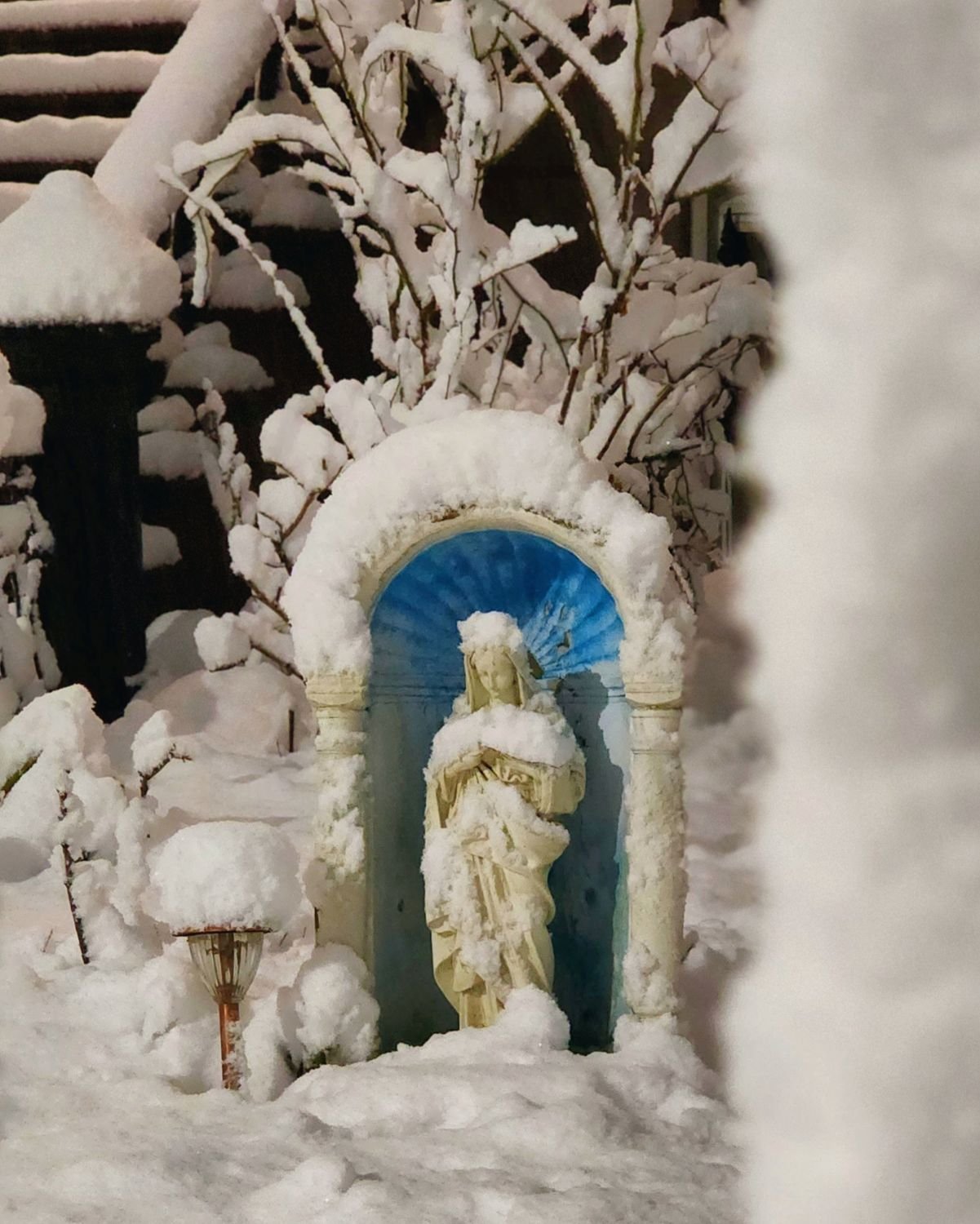 statue_Mary_winter_1200x1500.jpg