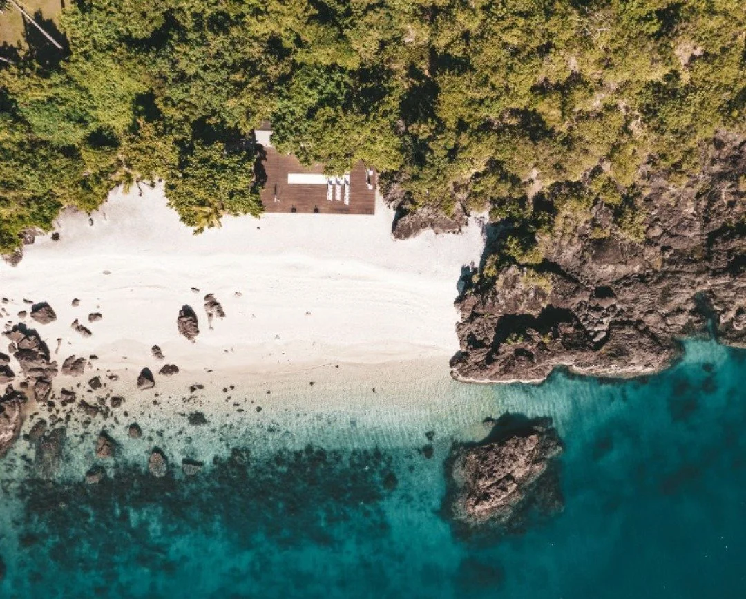 Lovers Cove, Daydream Island - just a short ferry ride from the mainland. When you live in the Whitsundays, weekend escapes like this become a way of life. If this sounds like your dream weekend commute, call us - we&rsquo;ll help make your permanent