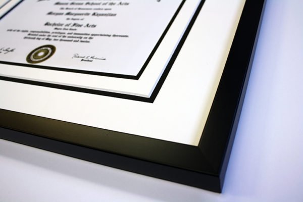 Black-and-White-Diploma-Frame-Profile-600x400-1.jpeg