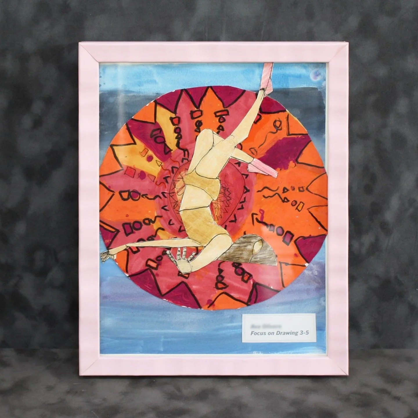 Diving into fall!
Whether its jumping into the pool or into a pile of leaves, we love helping you celebrate your memories all year round! 
#customframing #romamoulding #drawing #framedart