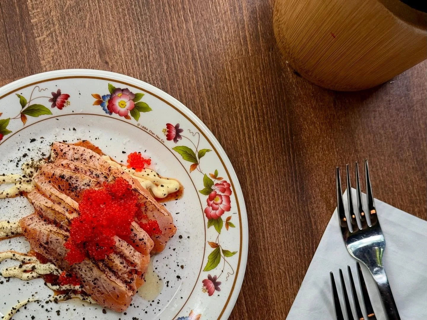 they may have begun ww3 yesterday&hellip;
but, we are here @ladiveseattle again tonight&hellip;
come on through, it&rsquo;s a little sleepy around here
salmon tataki- heirloom tomatoes and of course- pizza!