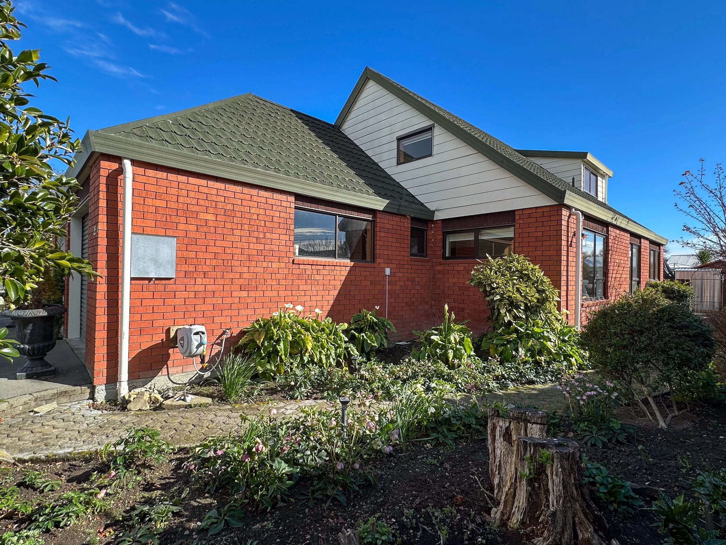 A Home Big on Space in Brilliant Springlands