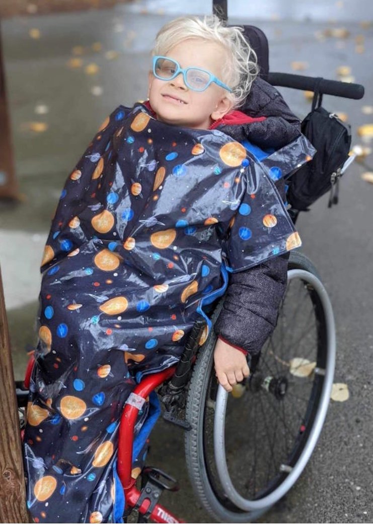 Ford is wearing a medium Buggy Blanket in the planet print.