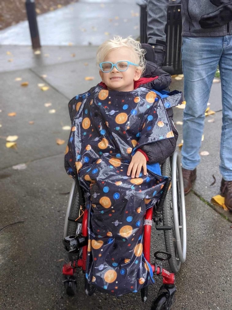 Ford wearing his Buggy Blanket without the snap on hood.