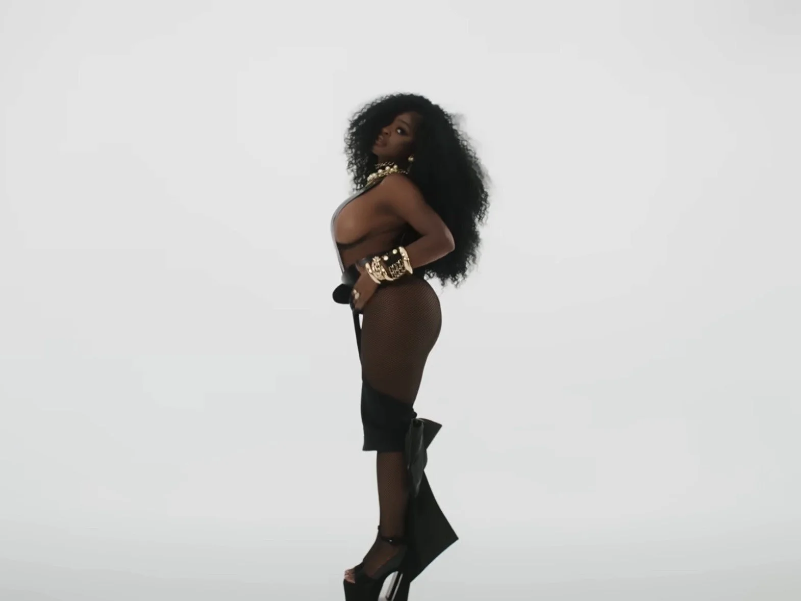
  YSEULT - FREAK (remix) feat JT 