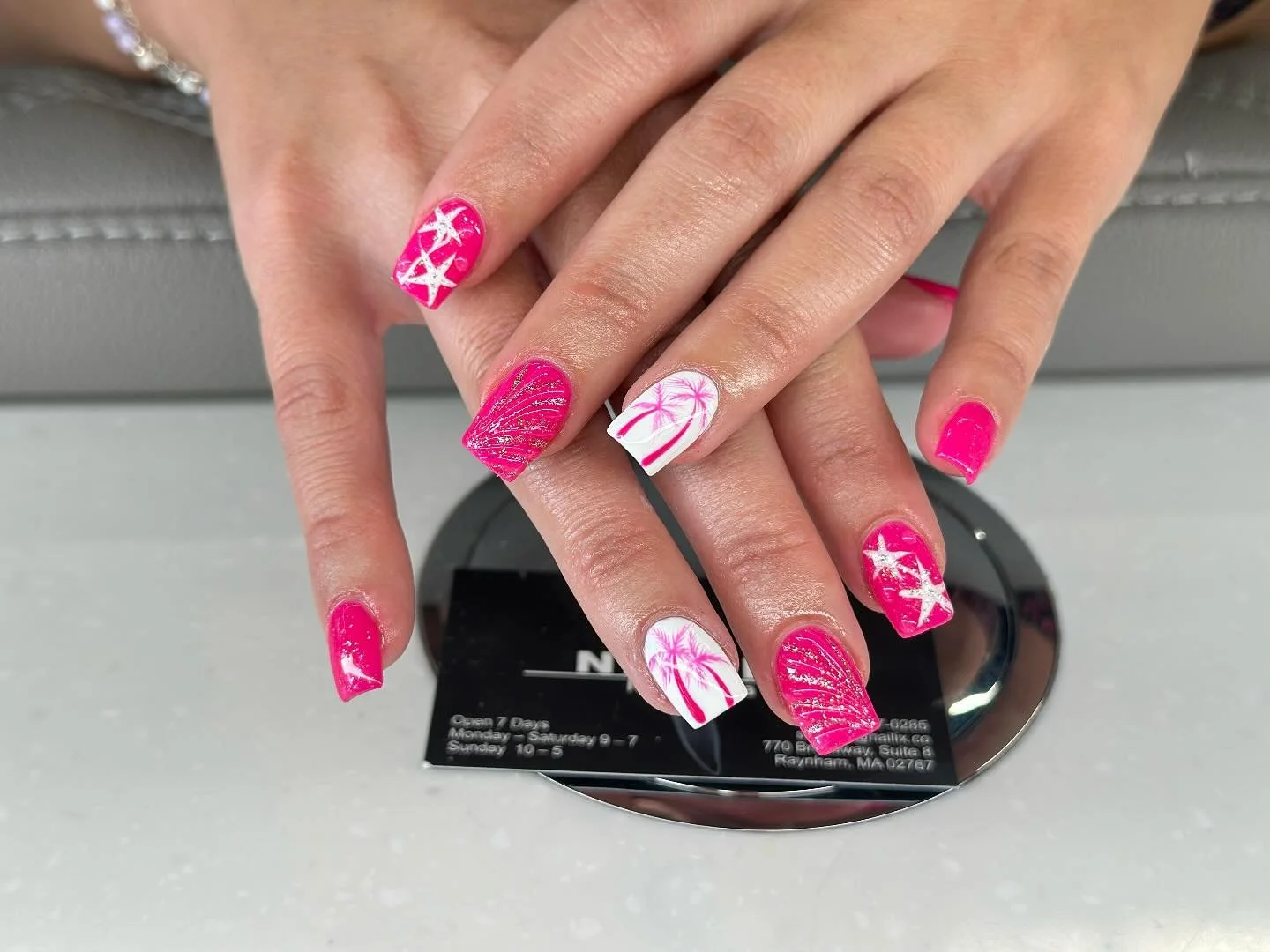 Last call for summer nails !!! ☀️🌦️🍹🌴