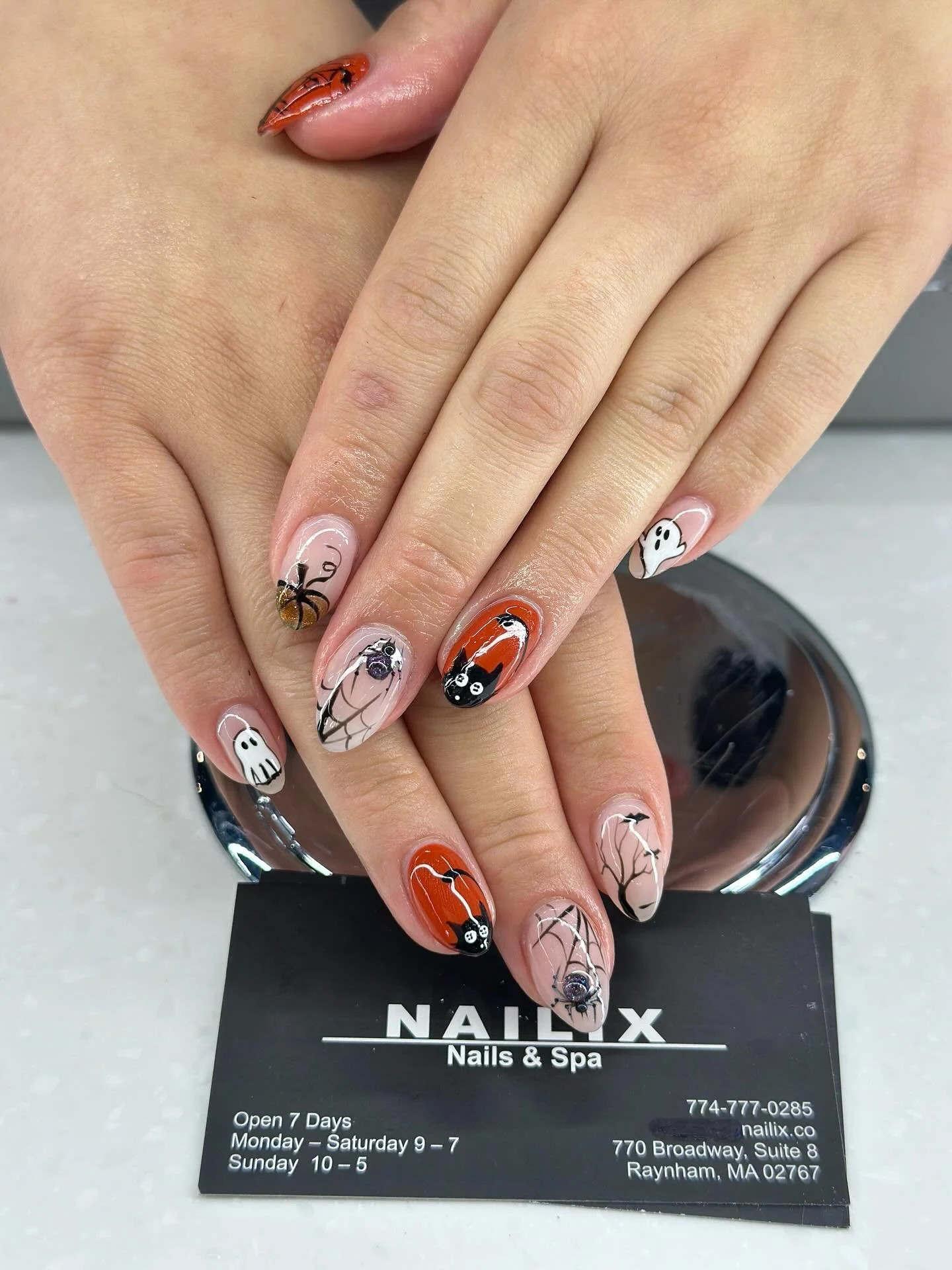 Creepin&rsquo; it real with these spooky season nails 🍂🍁👻🎃