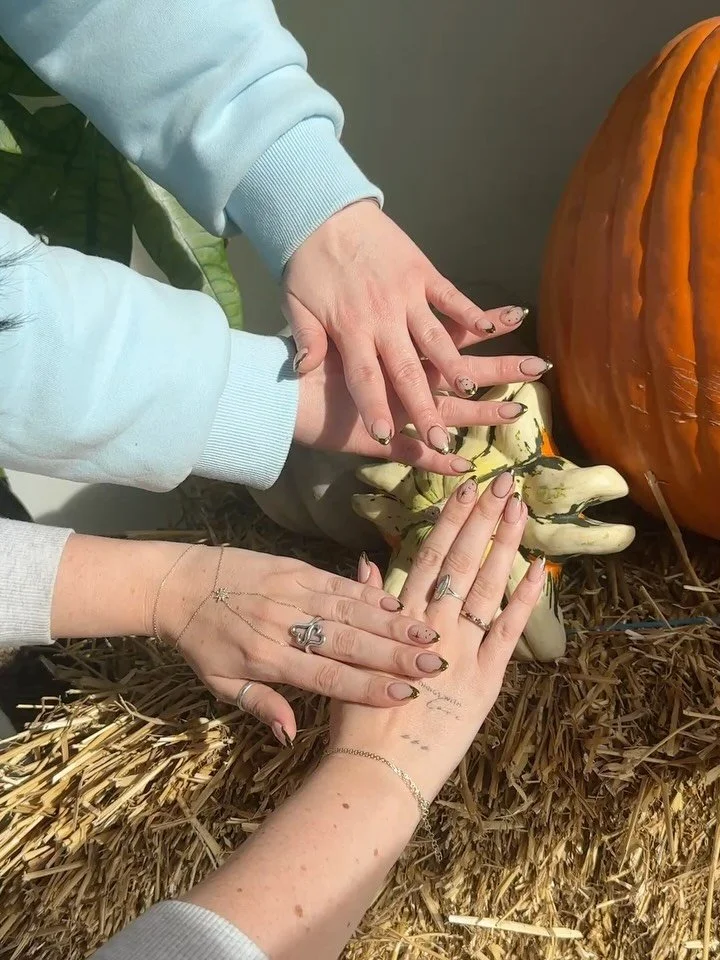 Best friend goals achieved with chrome elegance.
She got the shine, I got the Glimmer ✨✨