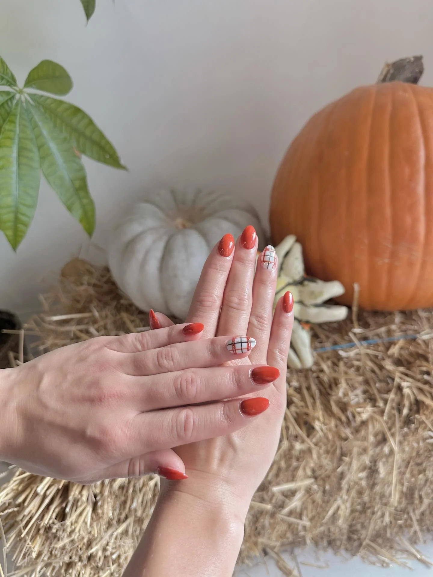 Your nails are ready for chunky knits, cozy nights that perfect matte finish 🧶🍂