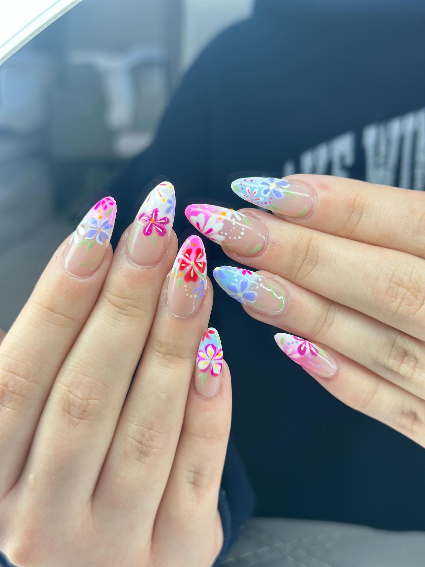 Let your style blossom from the fingertips down 🌸💐🌷🌺