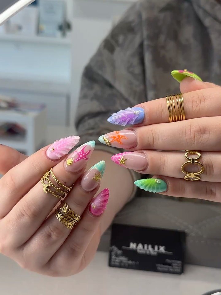 Vacation state of mind, colorful state of nail. 🌴✨ Book your summer look now! 🌊🐬🏖️
#beachtrip☀️🌴⛱ #summervibes☀️ #nail