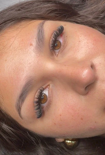 Chunky volume lashes with Deja 