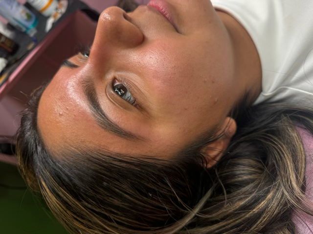 Brow wax with Deisy 