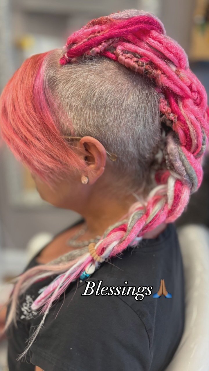 Temporary Locs Installation.🌺🩷💓
#locjourney #travelingloctician #locs #dreadheadnation #crochetlocs #locstyles #locextensions #fauxlocs #ladylocs #loctician