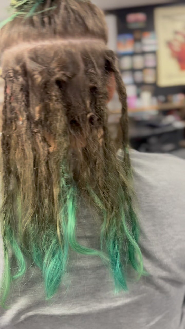 Reramped Transformation. ✨♻️💫
#travelingloctician #locjourney #loctician #locs #crochetlocs #locartist #starterlocs #locmaintenance #locrepair