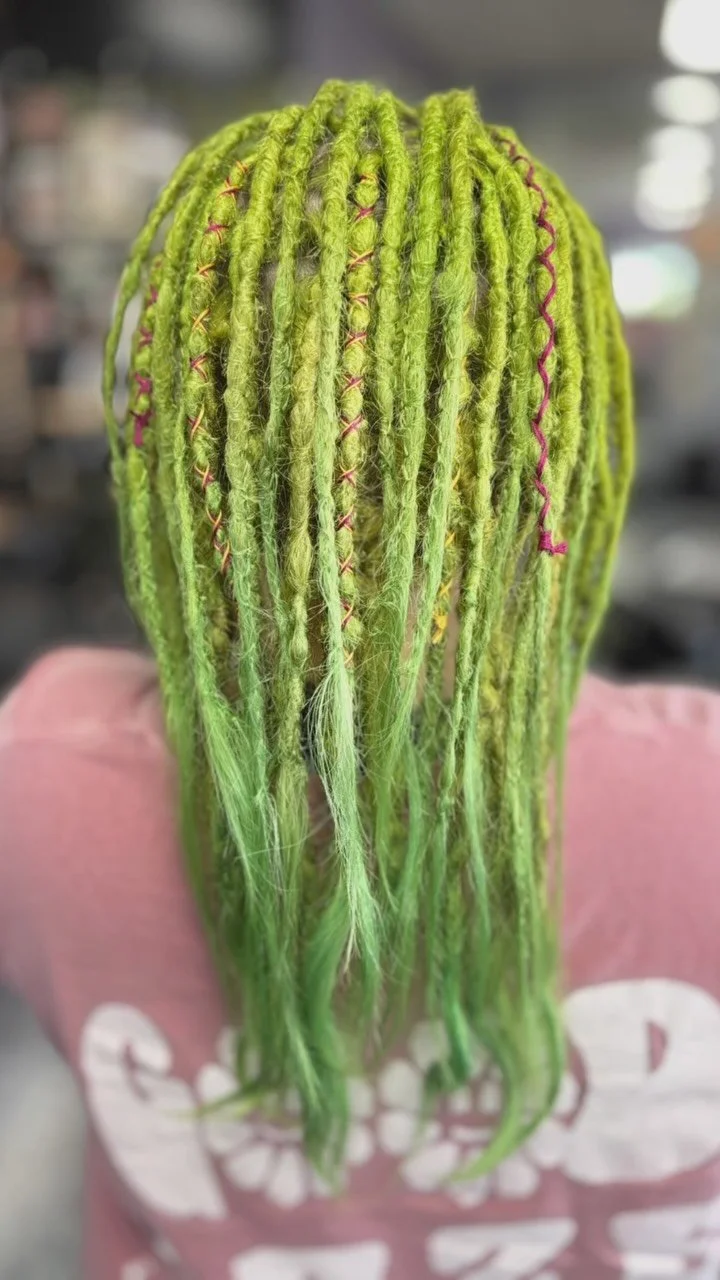 Maintenance on her existing Locs & Locked the rest.🌿🐛💚
#travelingloctician #locjourney #loctician #locs #dreadheadnation #locartist #crochetlocs #locstyles #starterlocs #dreadlocks #ladylocs