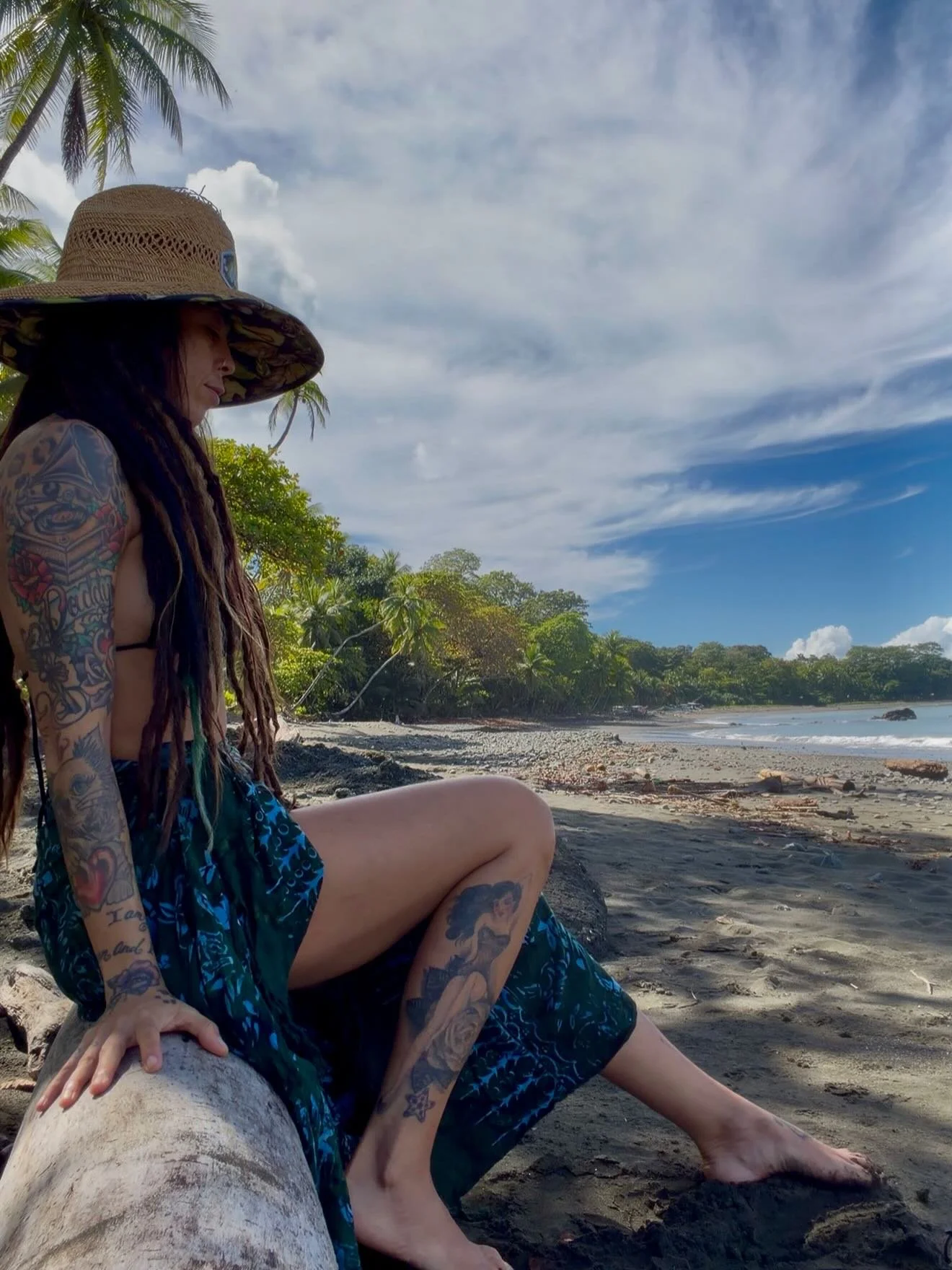 2026 So Far. ☀️💚🌿🙏🏽🌴🌊
Thank you, God, for blessing us with this precious life and for the future that awaits us. May everyone be showered with many beautiful blessings. 

#travelingloctician #locs #puravida #costarica #locartist