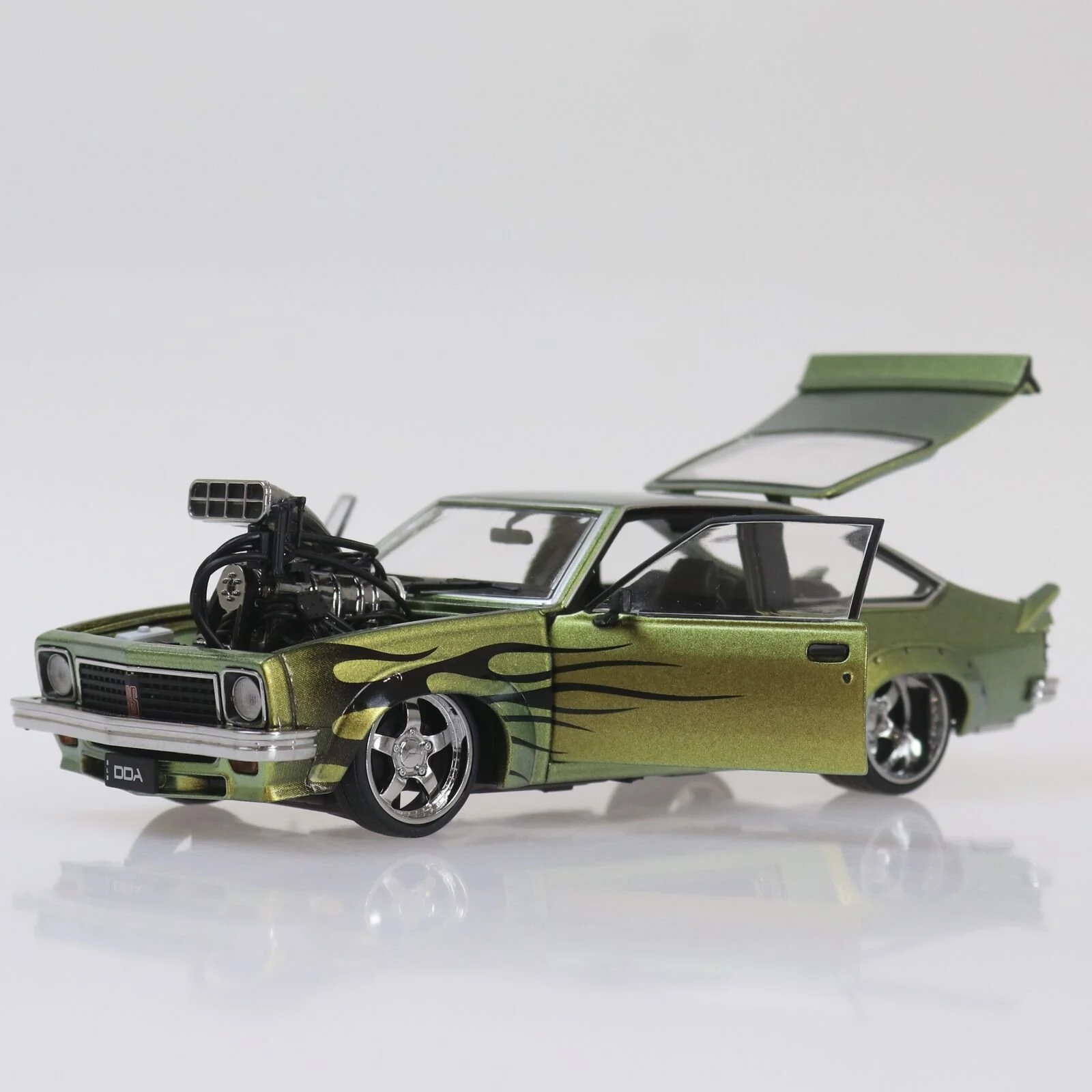 DDA 1:24 LX Torana A9X Supercharged – Colour Shift Flames Holden Licensed Model