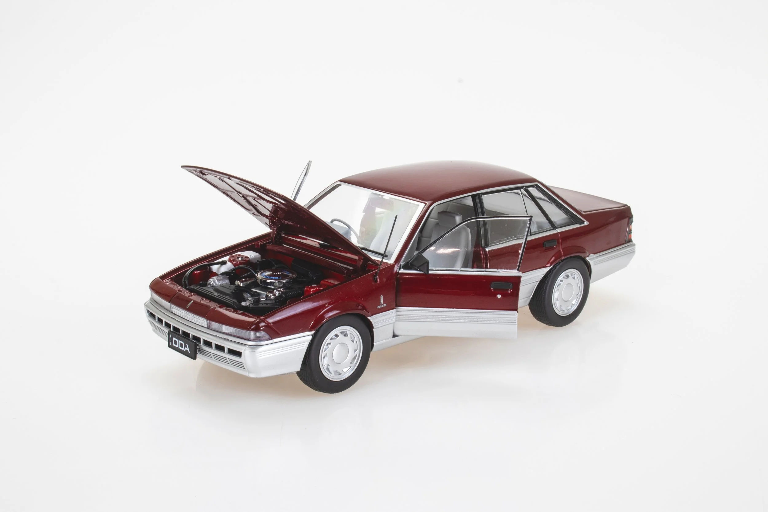 1:24 Holden VL Calais model car – Red & Silver two-tone – DDA Collectables