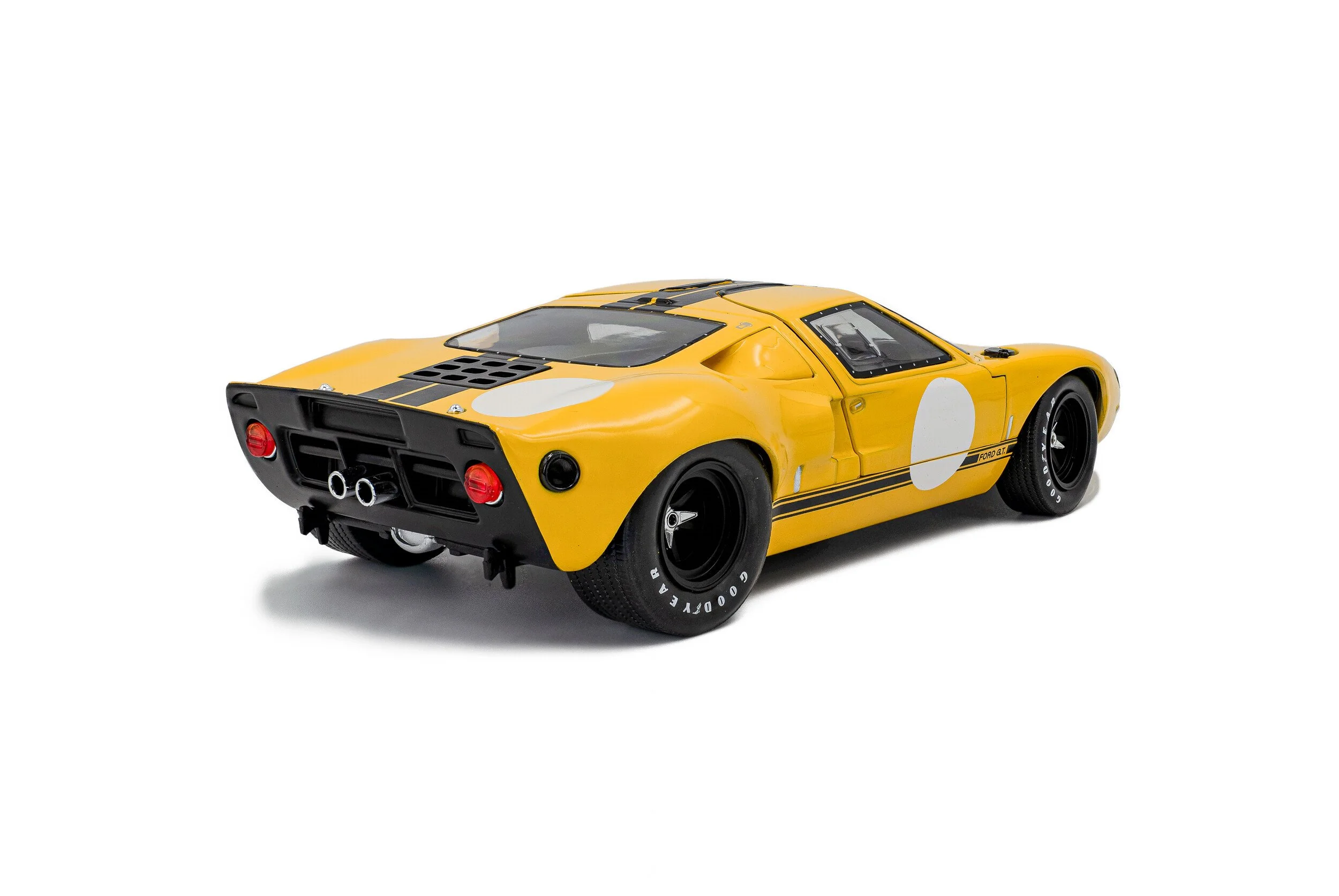 s1803011-ford-gt40-mk-1-1968-04.jpg