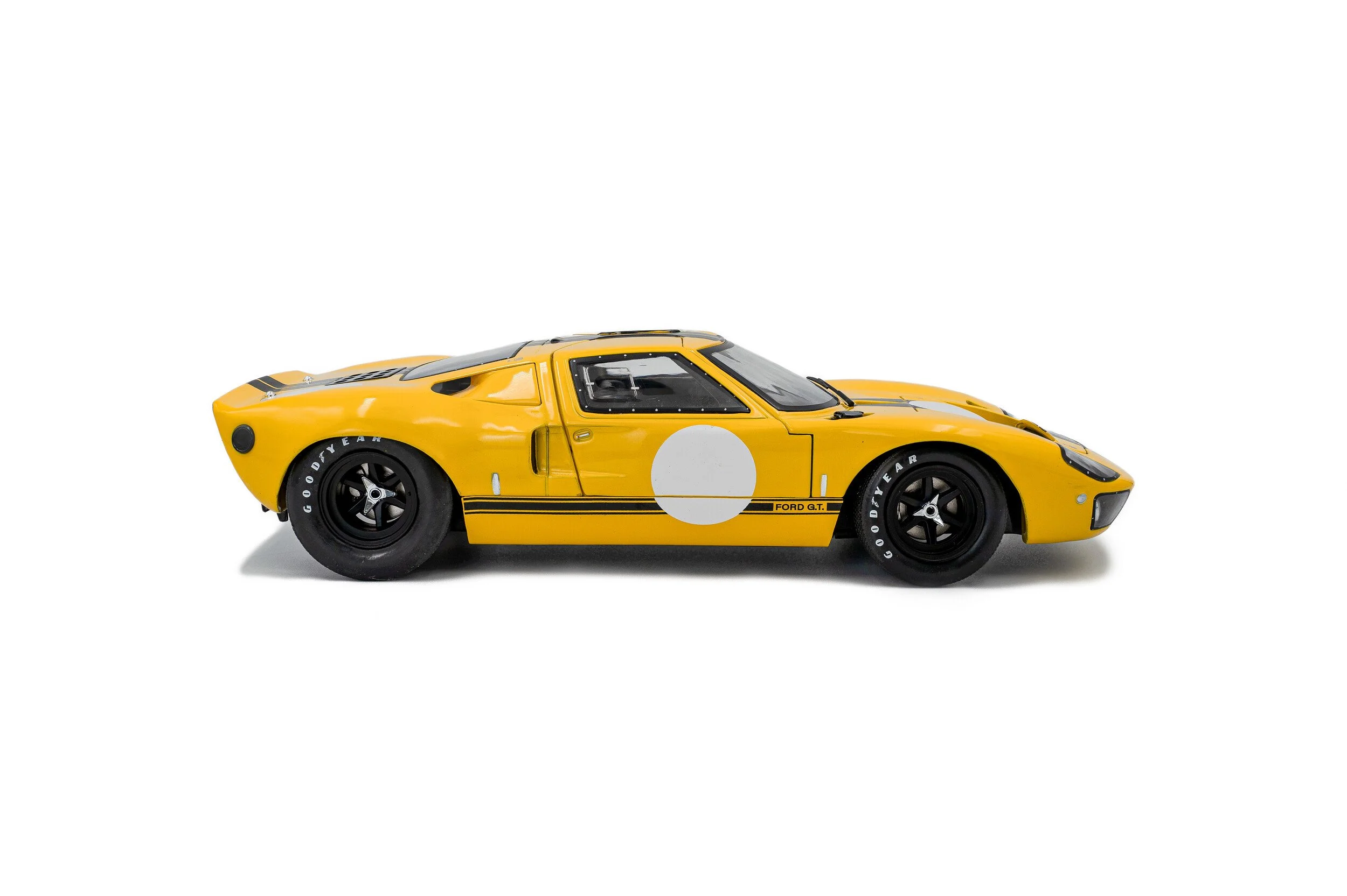 s1803011-ford-gt40-mk-1-1968-05.jpg