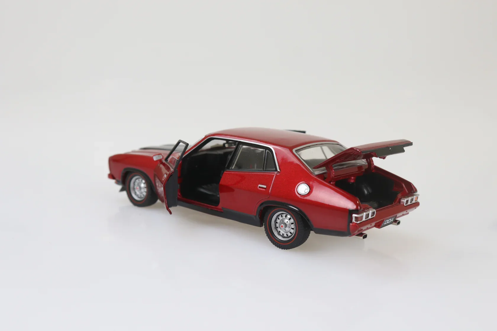 DDA 1:32 Ford XB GT 4-Door Sedan – Red Aussie Muscle Diecast Model