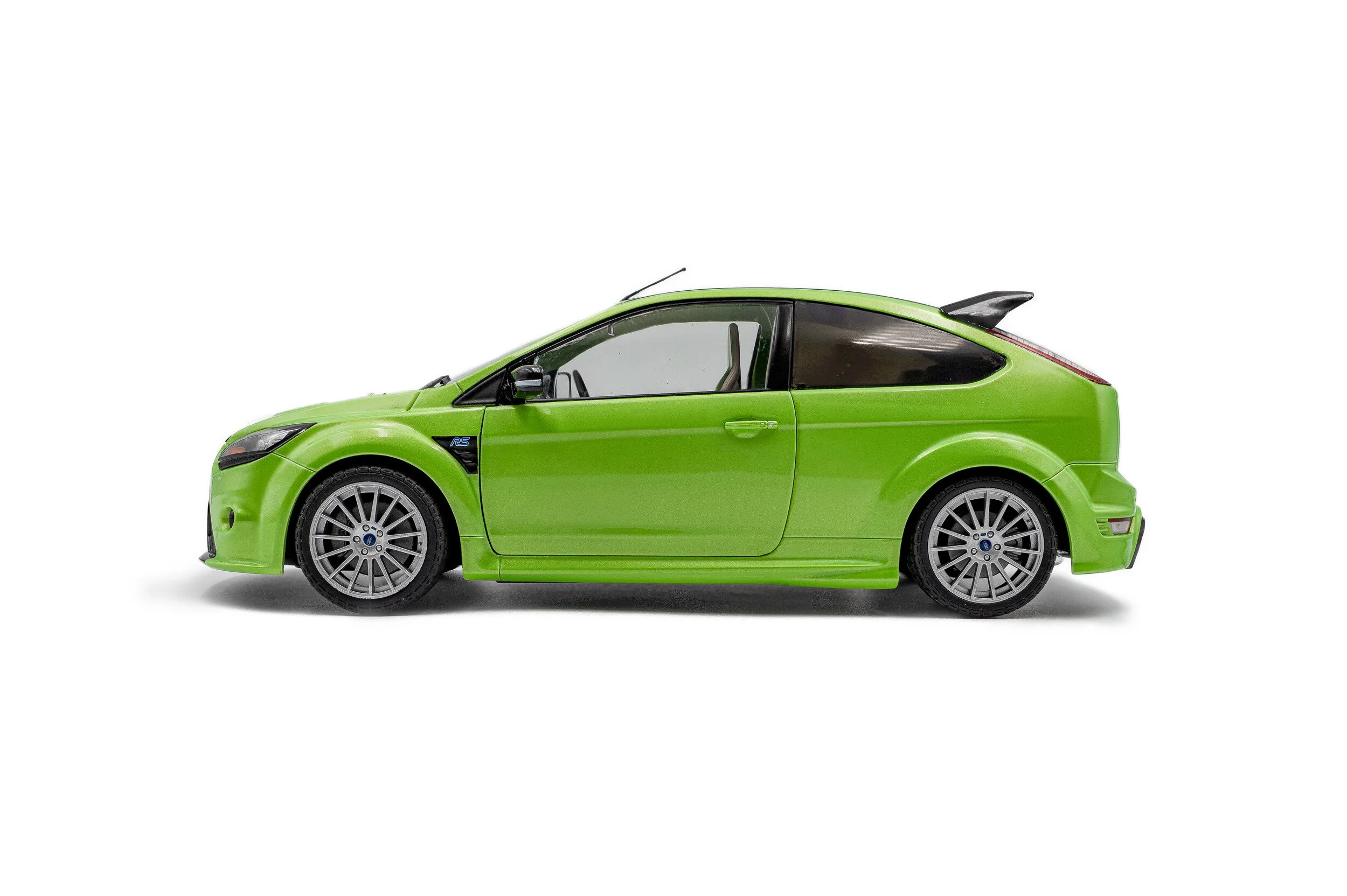 s1813101-ford-focus-rs-mk2-ultimate-green-metallic-2009-02.jpg
