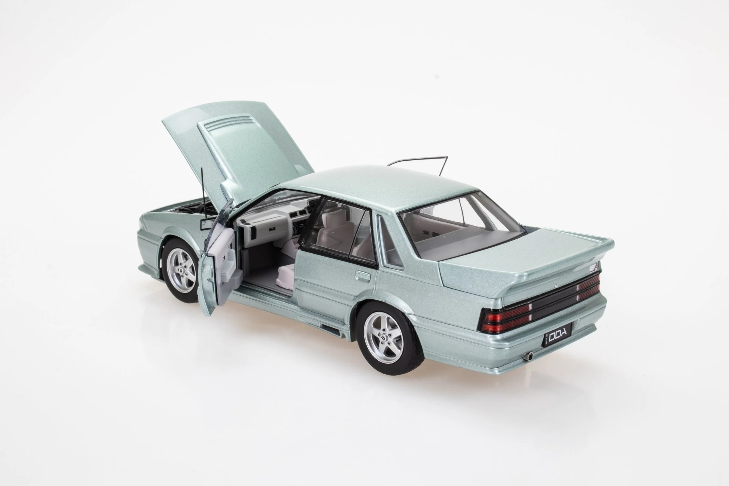 1:24 HSV VL Walkinshaw model car in Panorama Silver – DDA Collectables