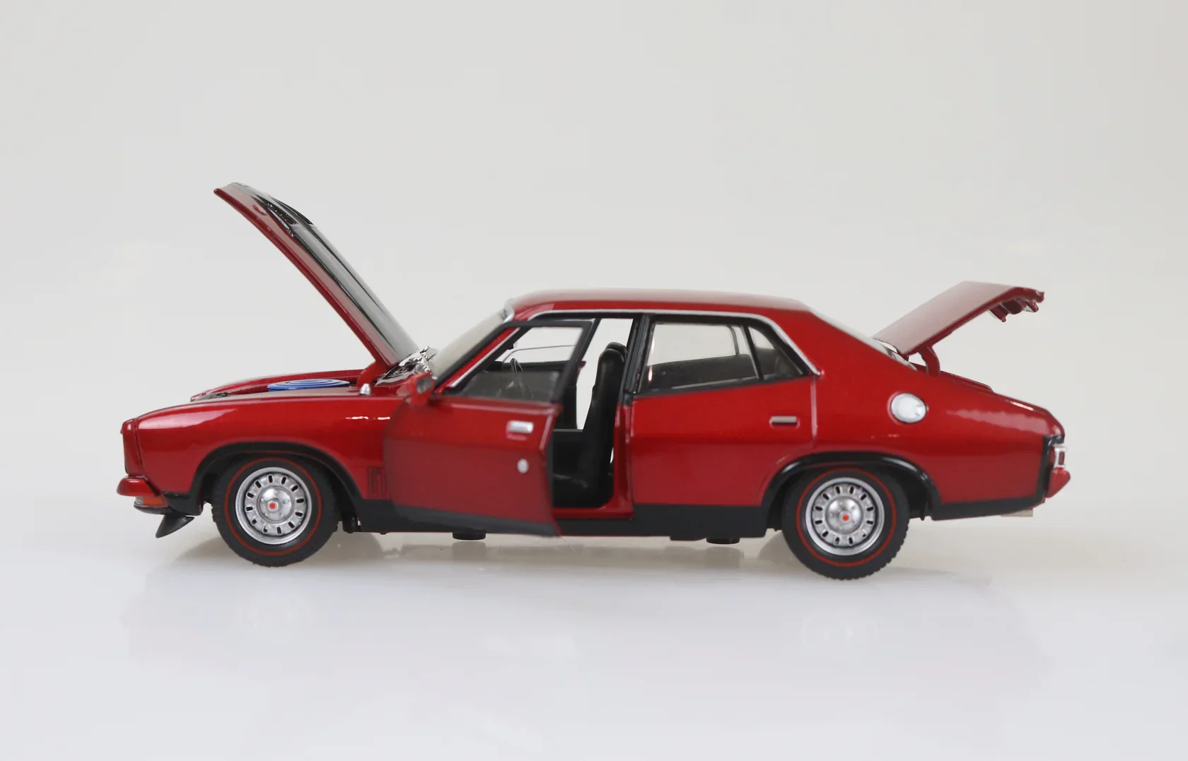 DDA 1:32 Ford XB GT 4-Door Sedan – Red Aussie Muscle Diecast Model