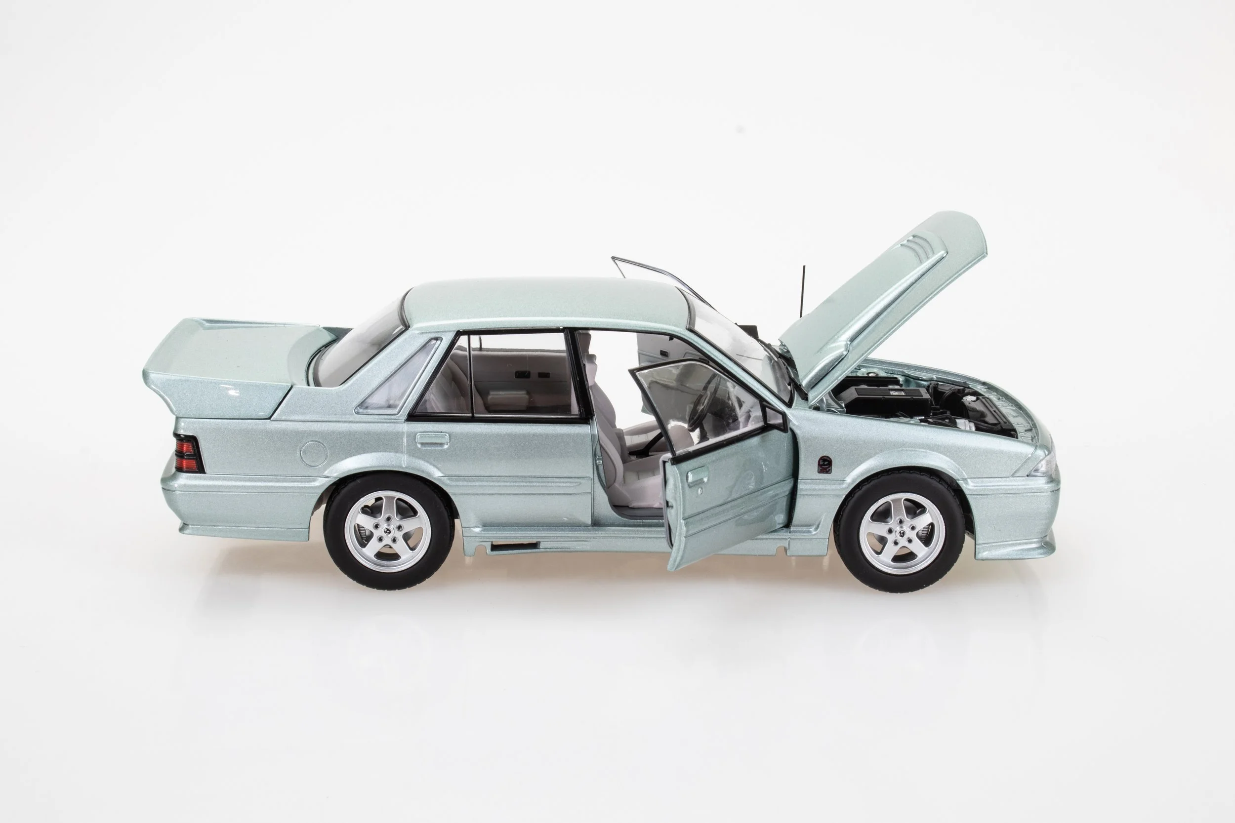 1:24 HSV VL Walkinshaw model car in Panorama Silver – DDA Collectables