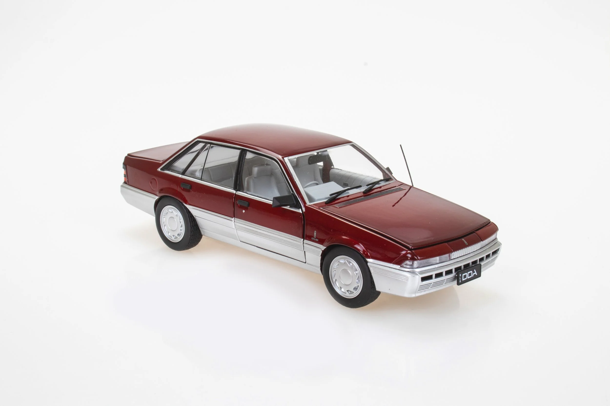 1:24 Holden VL Calais model car – Red & Silver two-tone – DDA Collectables