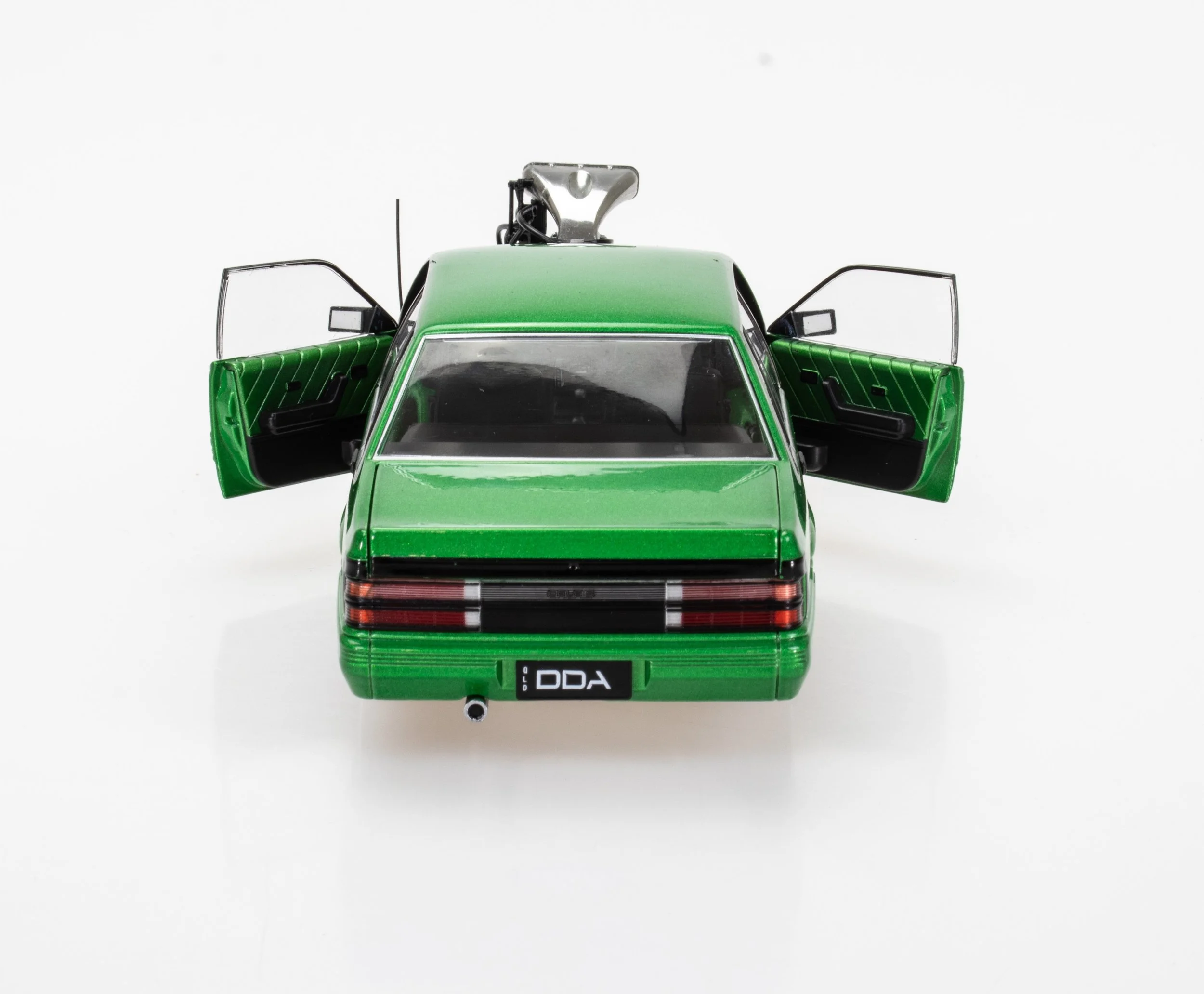 1:24 Holden VL Calais model car – Supercharged Osiris Green – DDA Collectables