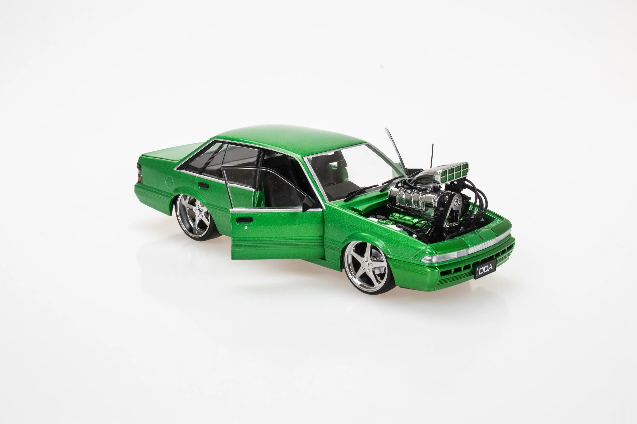1:24 Holden VL Calais model car – Supercharged Osiris Green – DDA Collectables