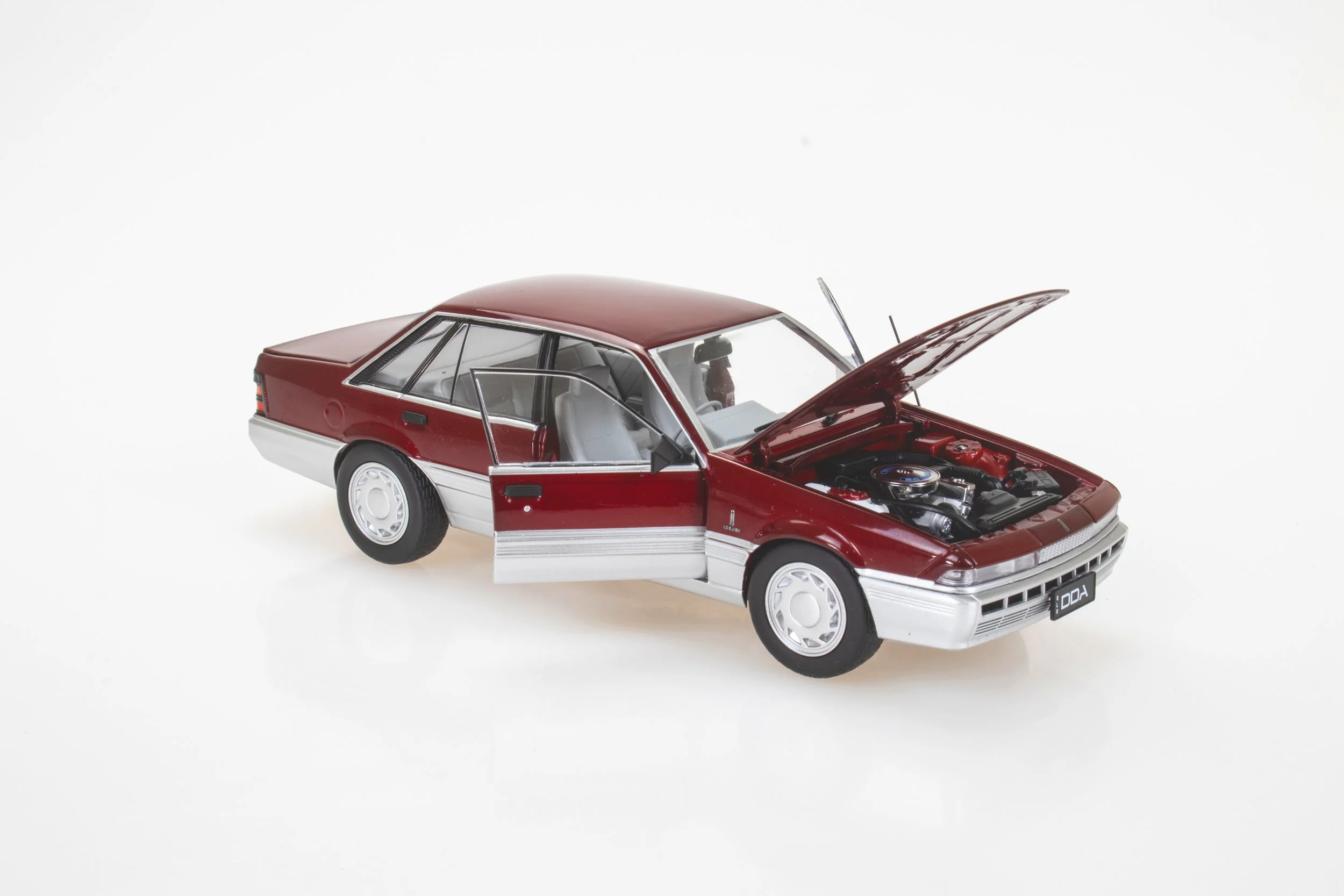 1:24 Holden VL Calais model car – Red & Silver two-tone – DDA Collectables