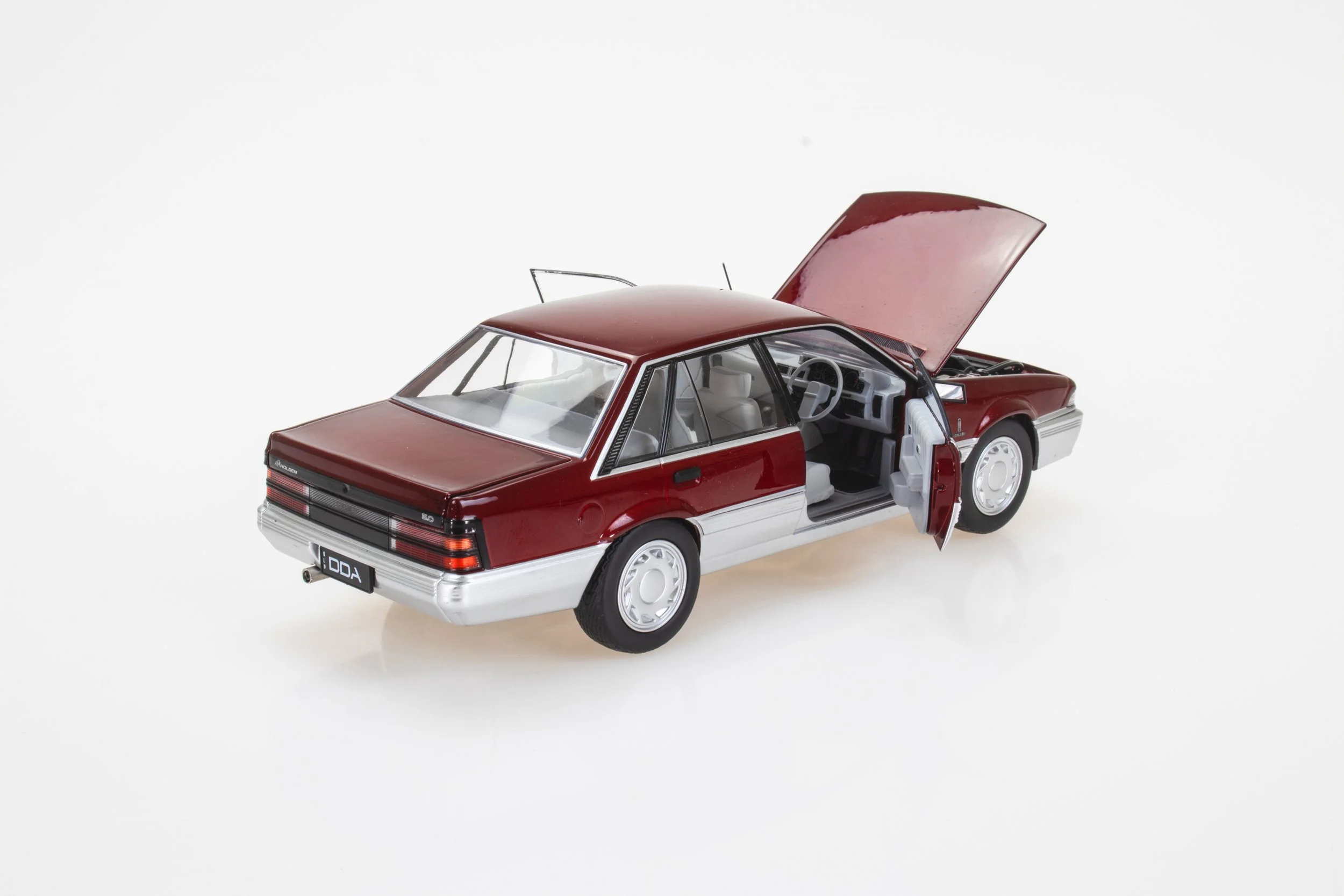 1:24 Holden VL Calais model car – Red & Silver two-tone – DDA Collectables