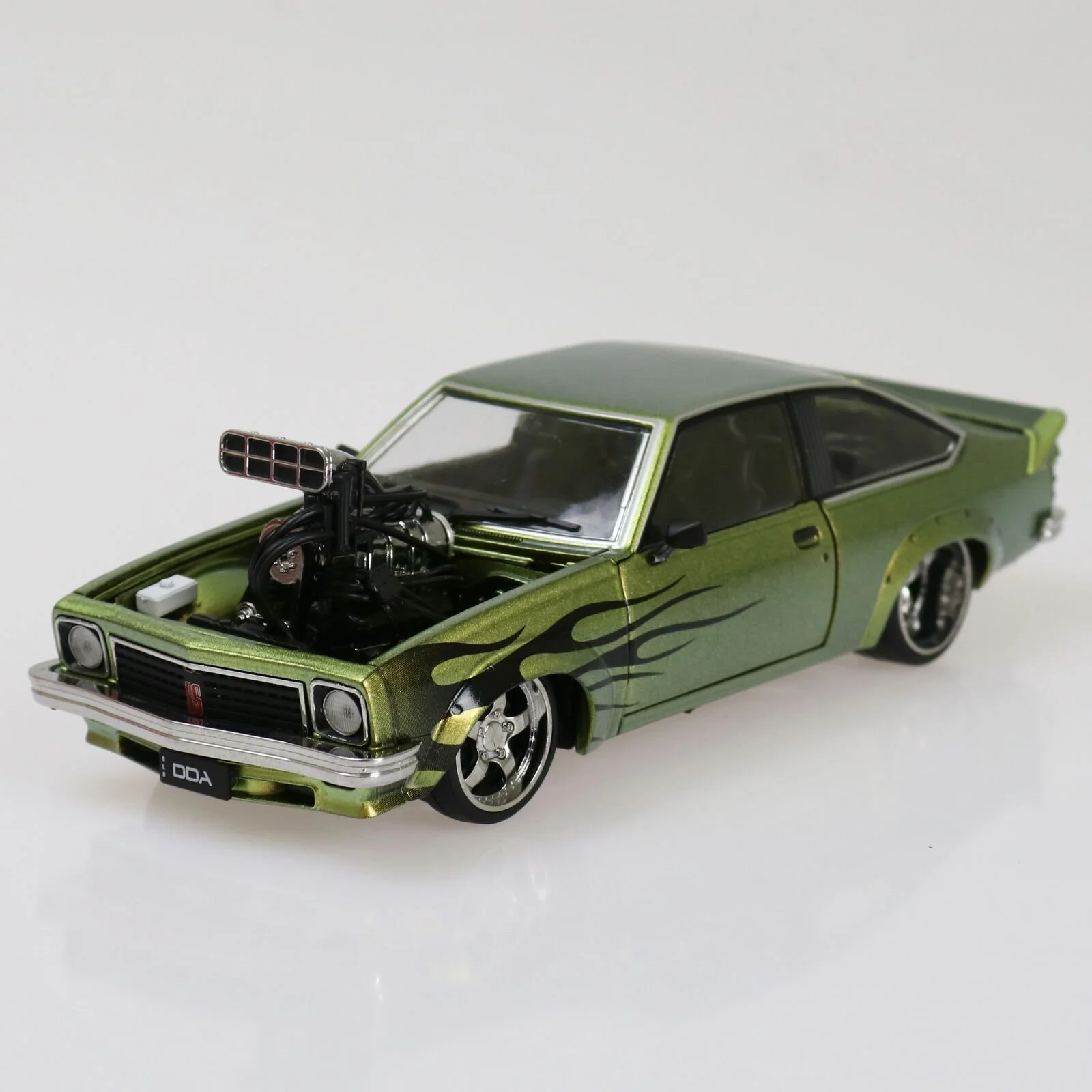 DDA 1:24 LX Torana A9X Supercharged – Colour Shift Flames Holden Licensed Model