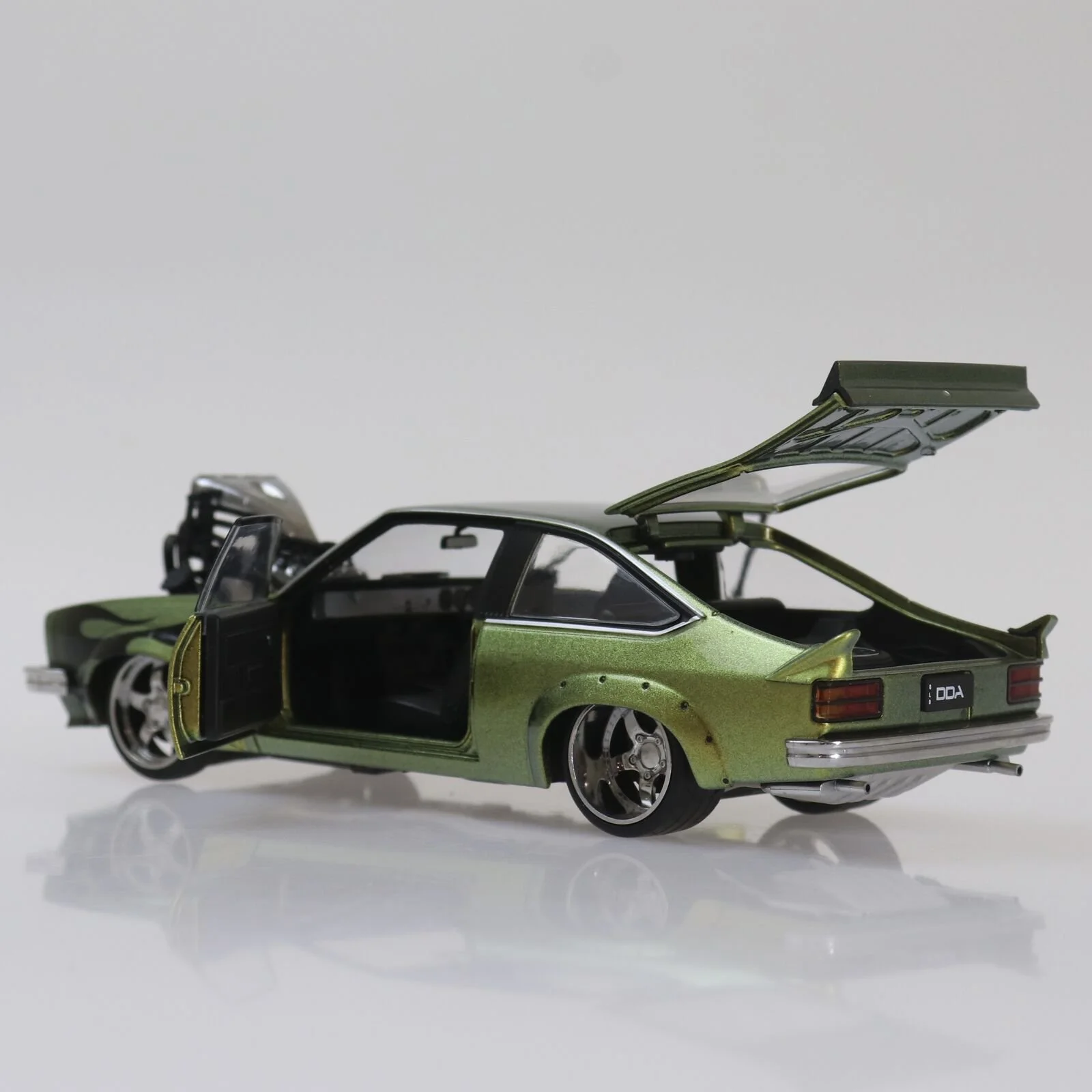 DDA 1:24 LX Torana A9X Supercharged – Colour Shift Flames Holden Licensed Model