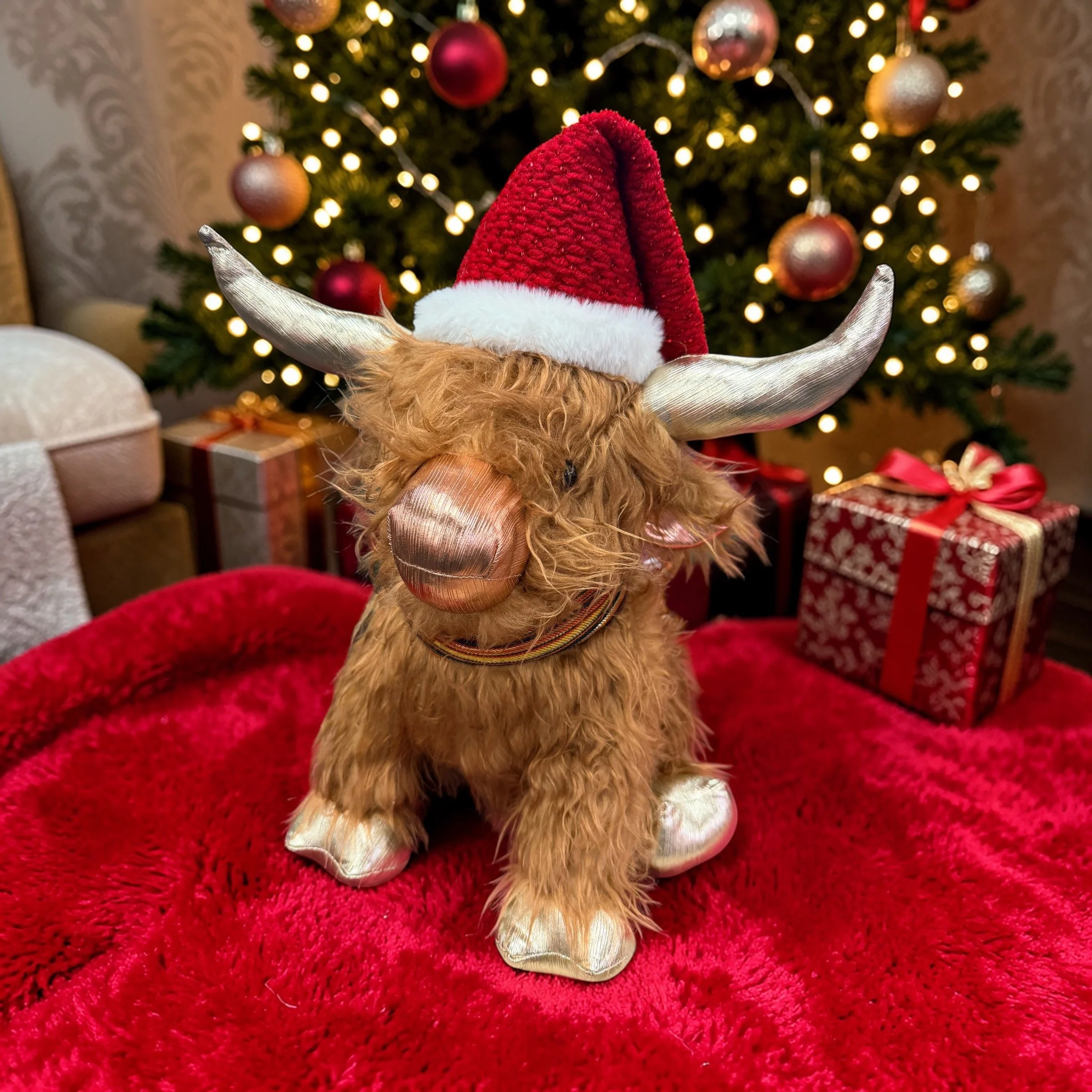 Christmas Highland Golden Cow Sitting Large