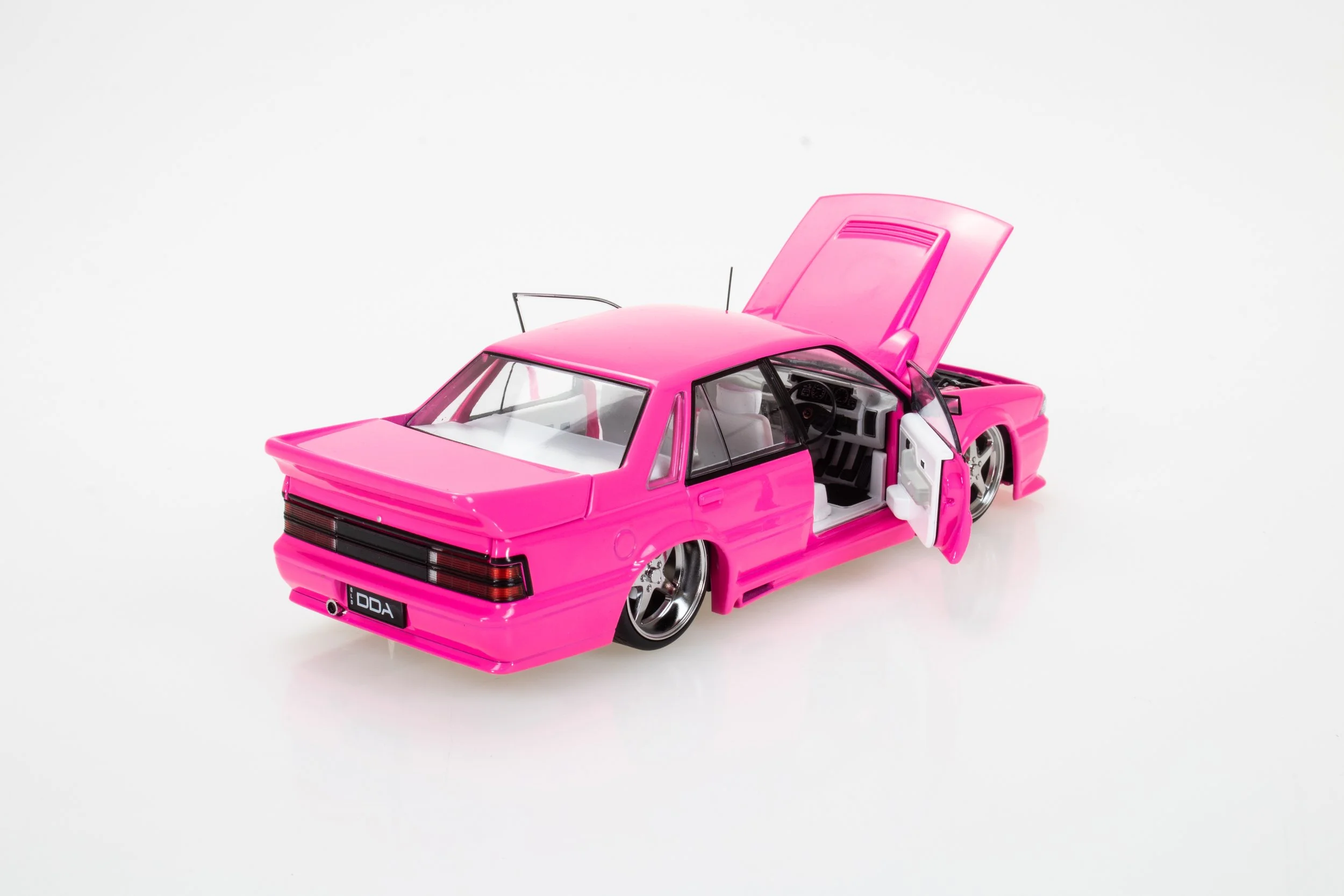 1:24 HSV VL Walkinshaw model car – Pink Custom edition – DDA Collectables