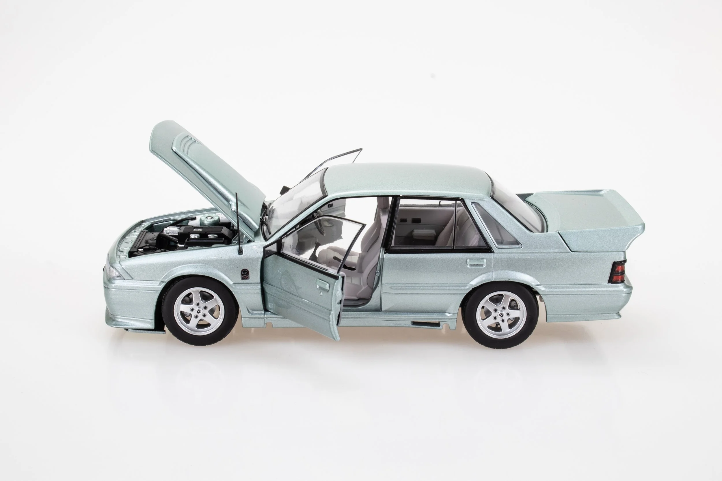 1:24 HSV VL Walkinshaw model car in Panorama Silver – DDA Collectables