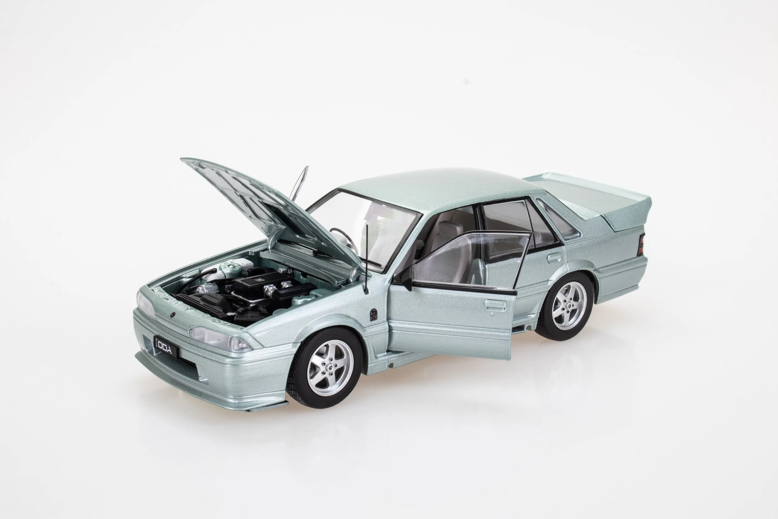 Standard Walkinshaw-03.jpg