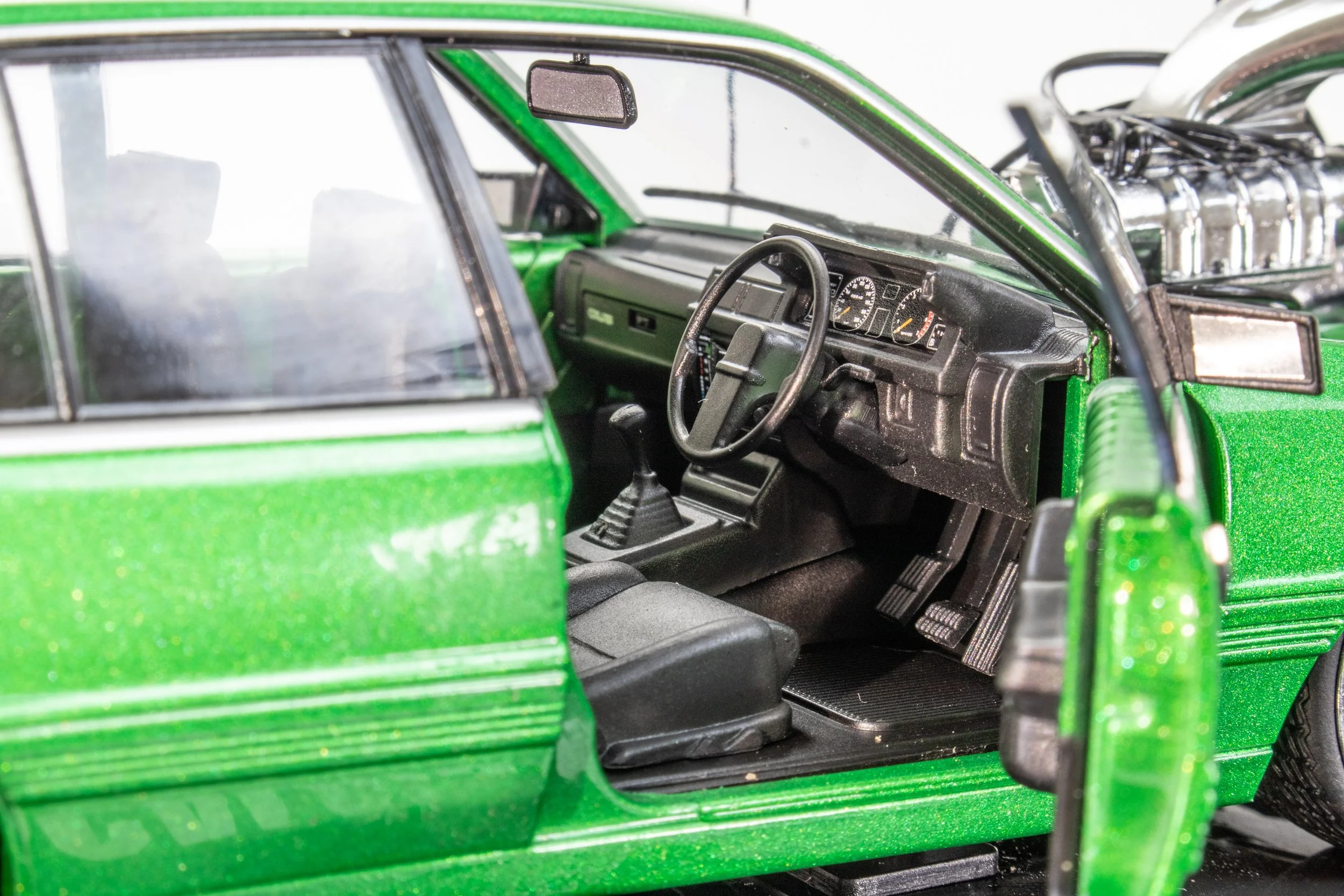 1:24 Holden VL Calais model car – Supercharged Osiris Green – DDA Collectables