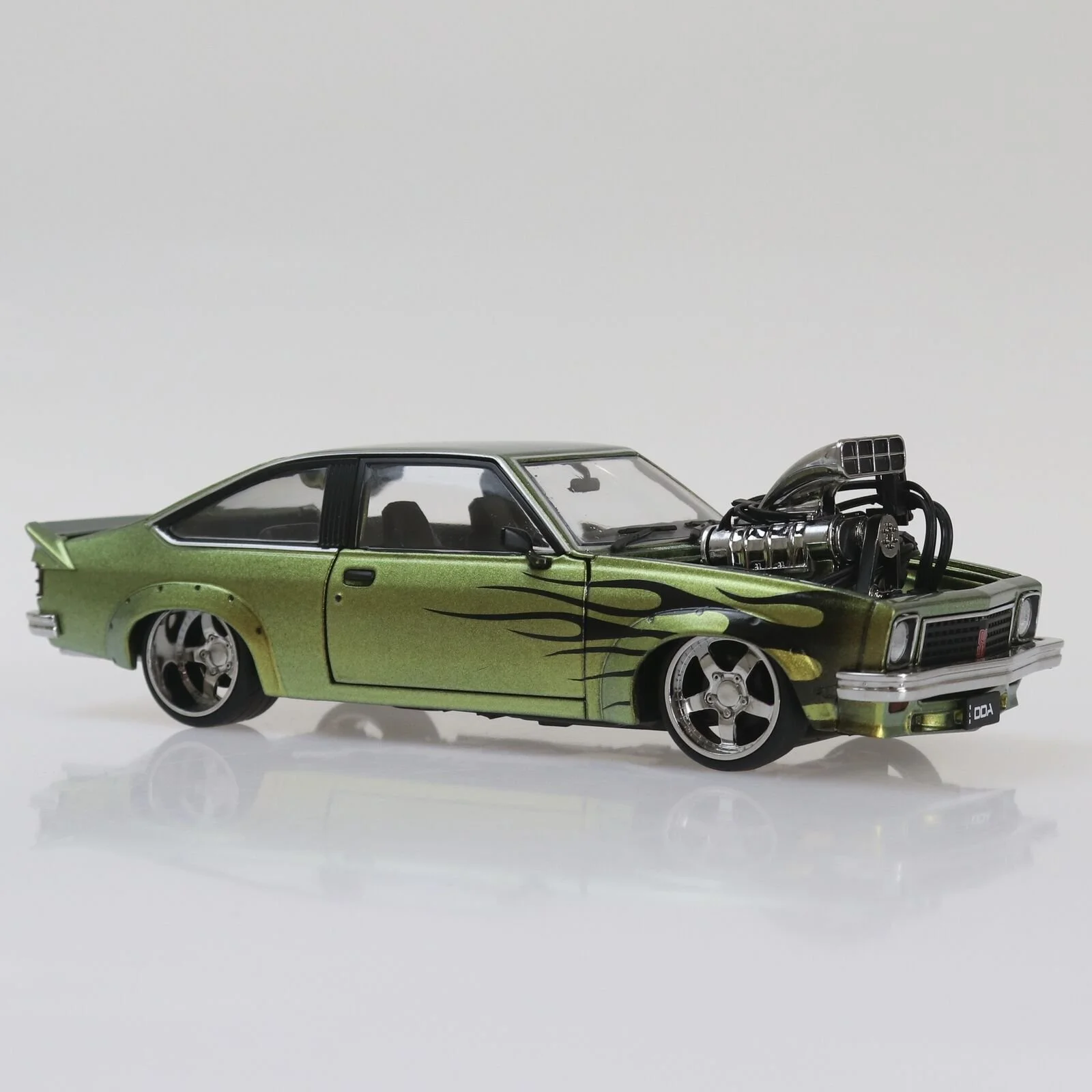 DDA 1:24 LX Torana A9X Supercharged – Colour Shift Flames Holden Licensed Model