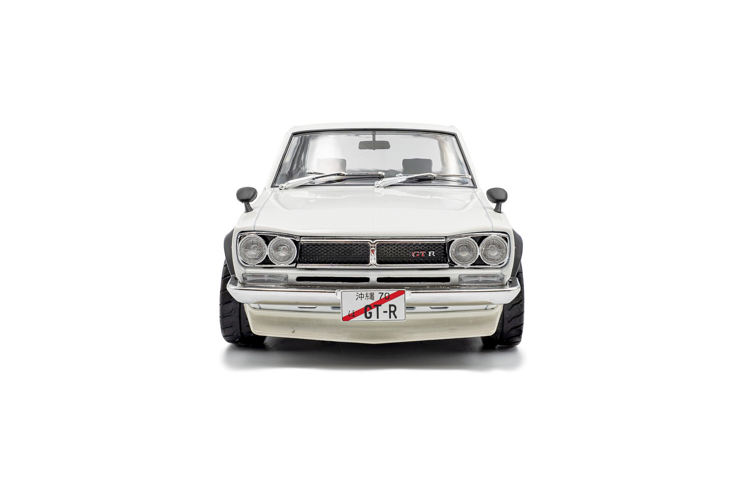 s1813001-nissan-skyline-c10-hakosuka-solido-works-pearl-white-1970-06.jpg