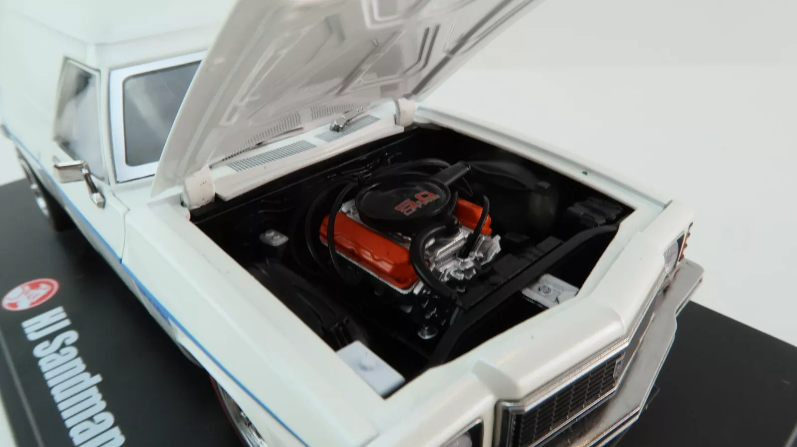 1:24 scale DDA Jack Frost Holden HJ Sandman Panel Van – white die‑cast model, opening bonnet, doors & tailgate, surfboards included, display box