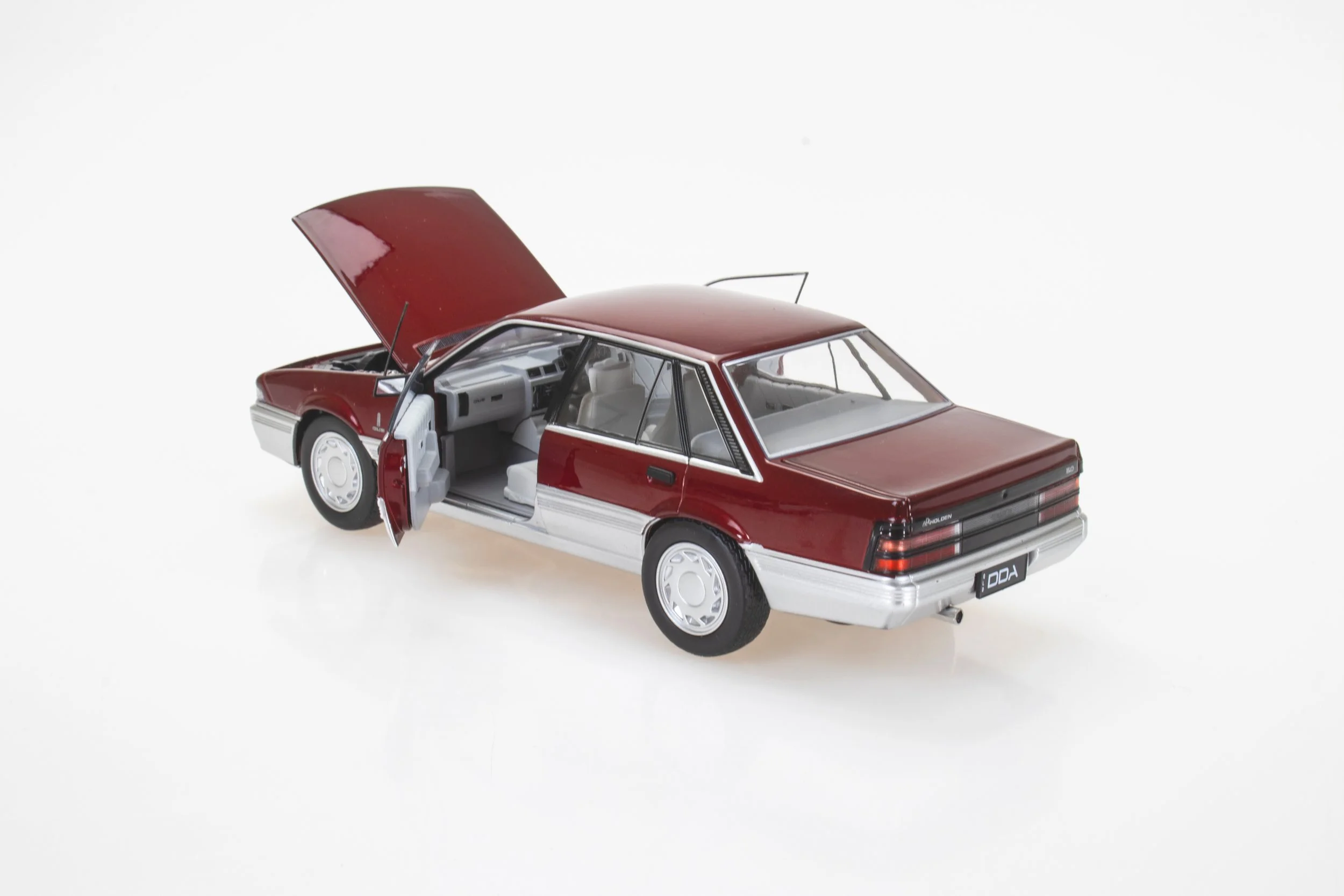 1:24 Holden VL Calais model car – Red & Silver two-tone – DDA Collectables