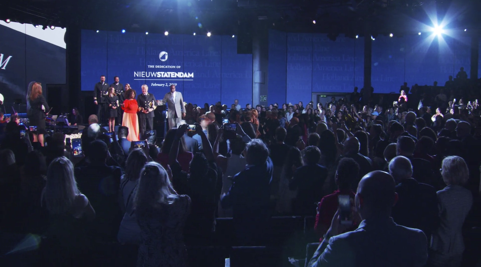 oprah crowd_1O_kChCuiqR9Z4tgLxSS8utkCNsfv_QOZ.png