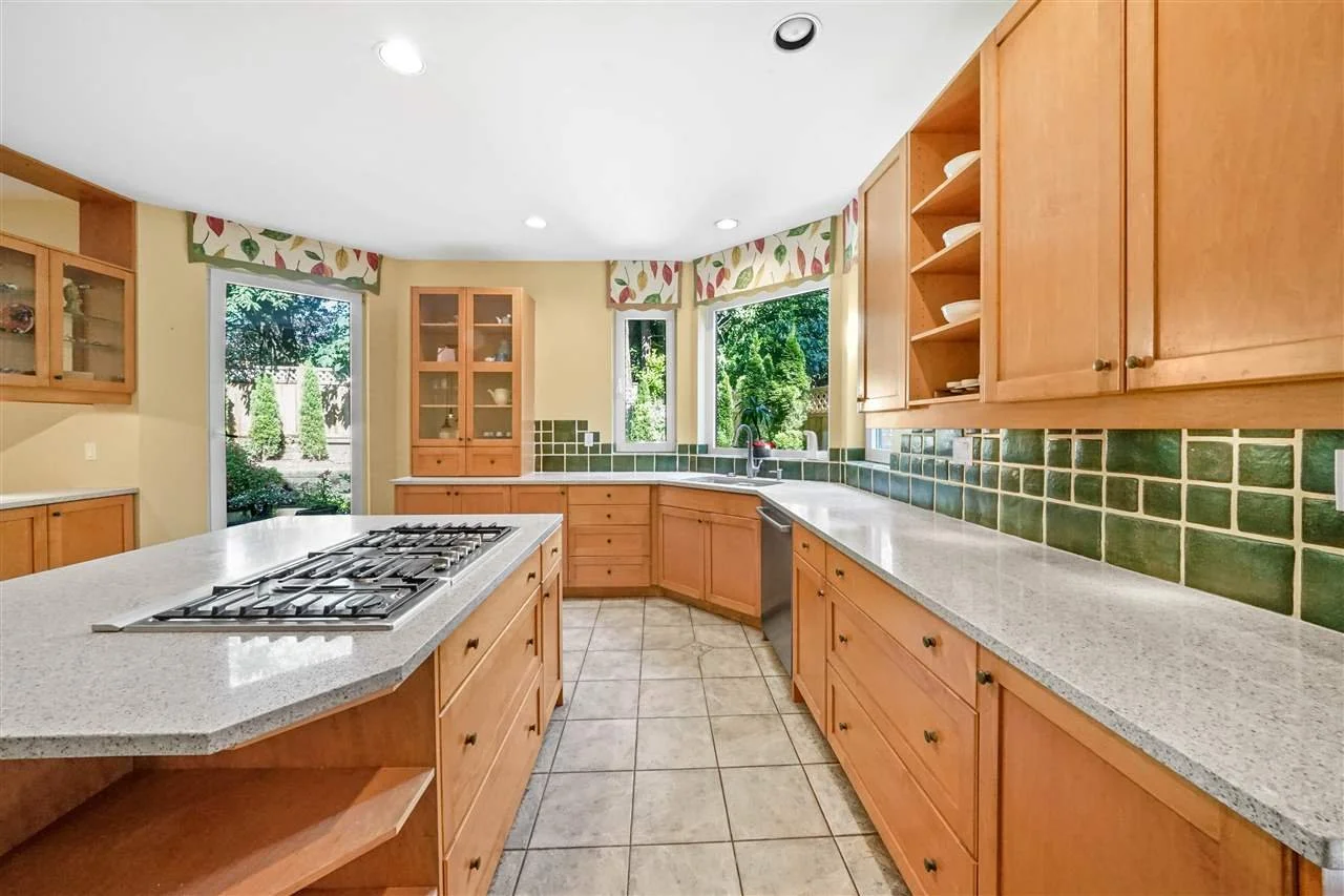 201-Princeton-Avenue-College-Park-Port-Moody-Carolyn-Pogue-Best-Port-Moody-Real-Estate-Agent-16.jpeg